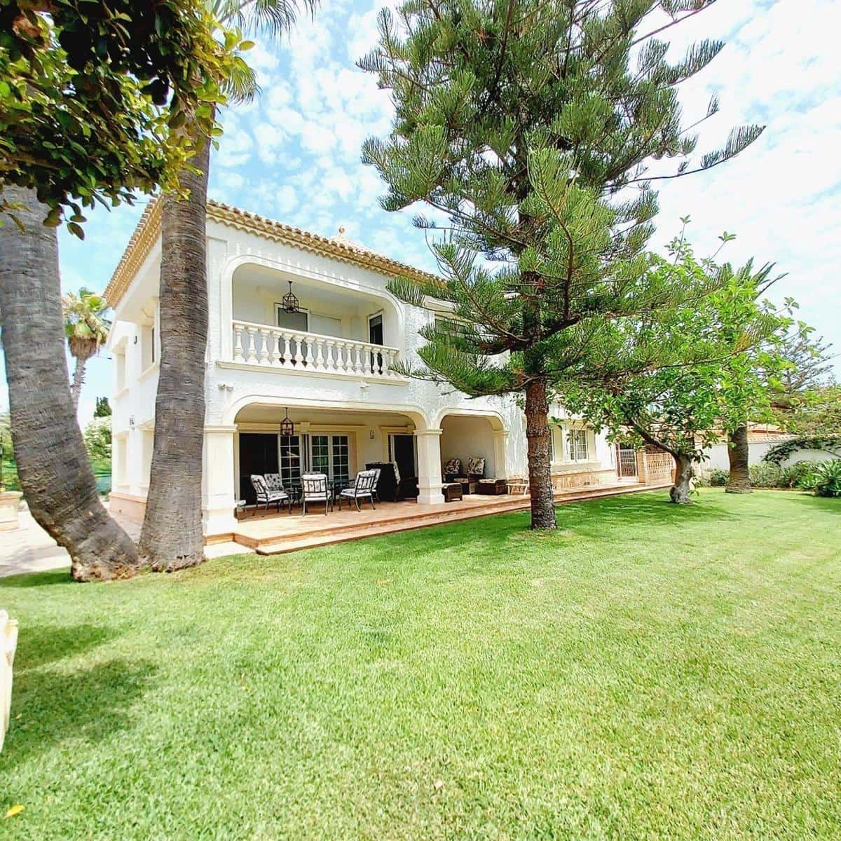 7 bedroom Villa for sale in Cabo Roig with pool garage - € 1,535,000 (Ref: 10030597)