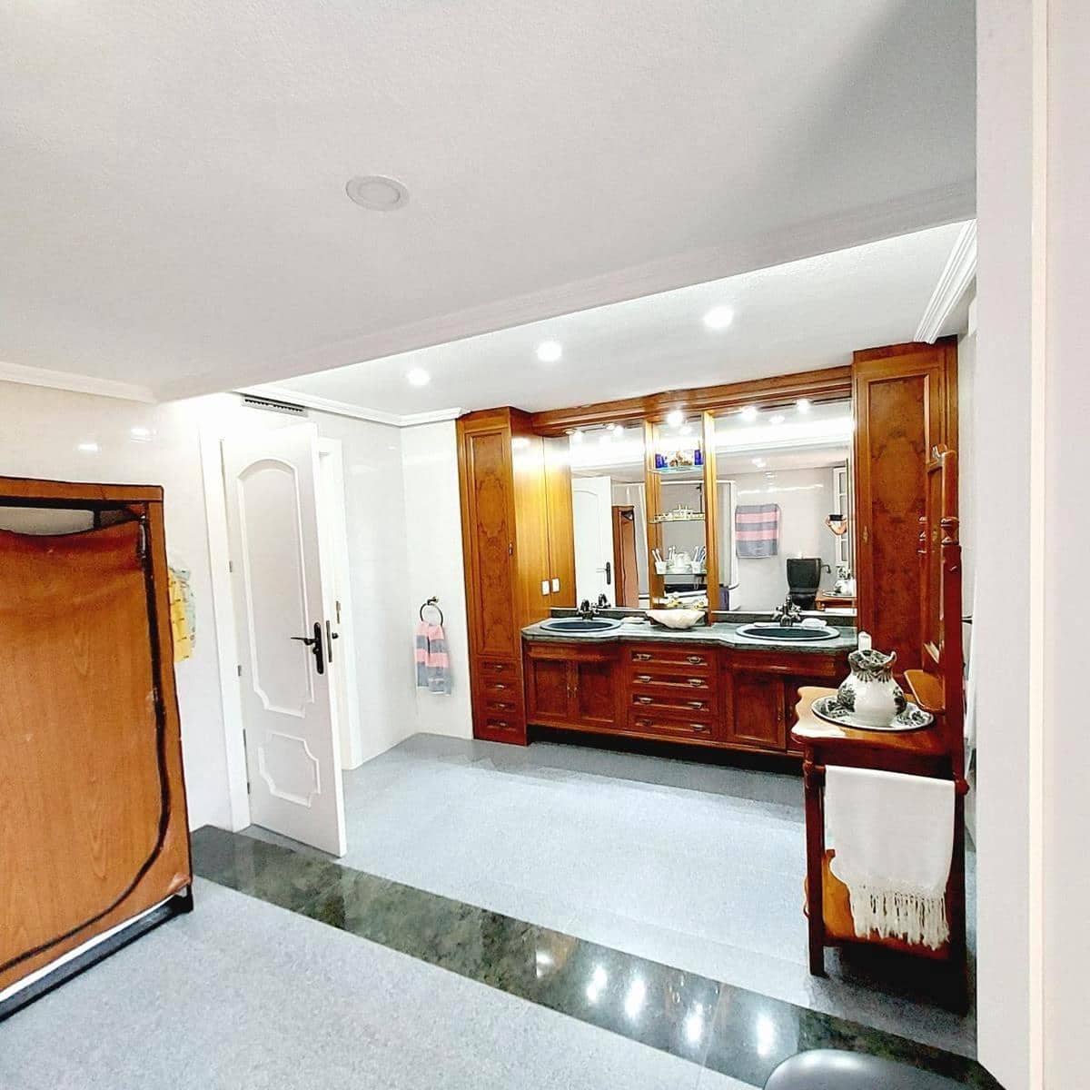 7 bedroom Villa for sale in Cabo Roig with pool garage - € 1,535,000 (Ref: 10030597)