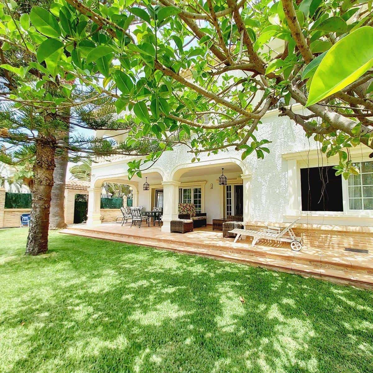 7 bedroom Villa for sale in Cabo Roig with pool garage - € 1,535,000 (Ref: 10030597)