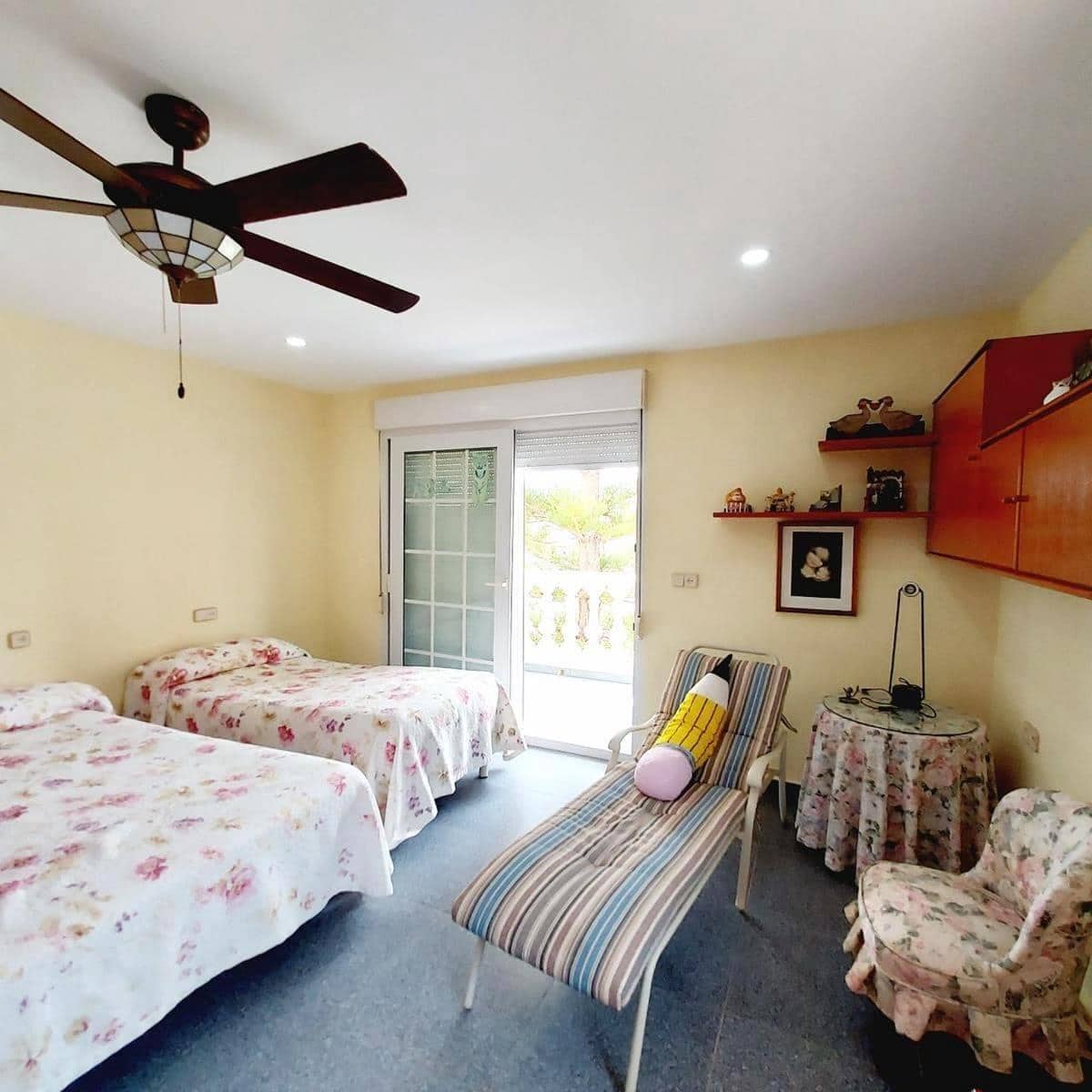 7 bedroom Villa for sale in Cabo Roig with pool garage - € 1,535,000 (Ref: 10030597)