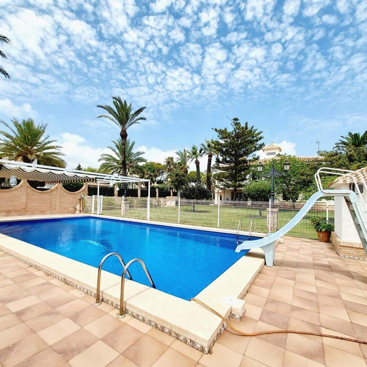 7 bedroom Villa for sale in Cabo Roig with pool garage - € 1,535,000 (Ref: 10030597)