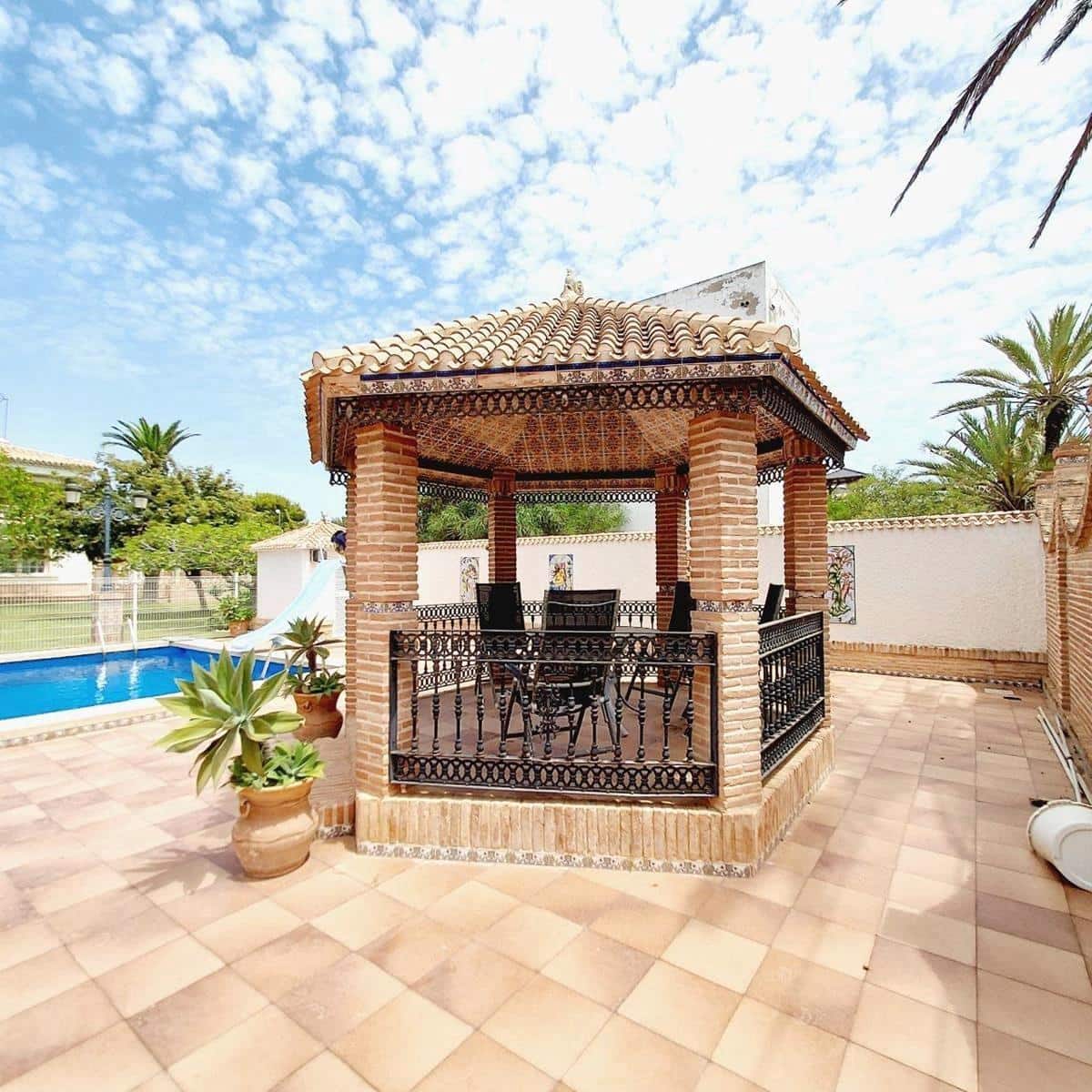 7 bedroom Villa for sale in Cabo Roig with pool garage - € 1,535,000 (Ref: 10030597)