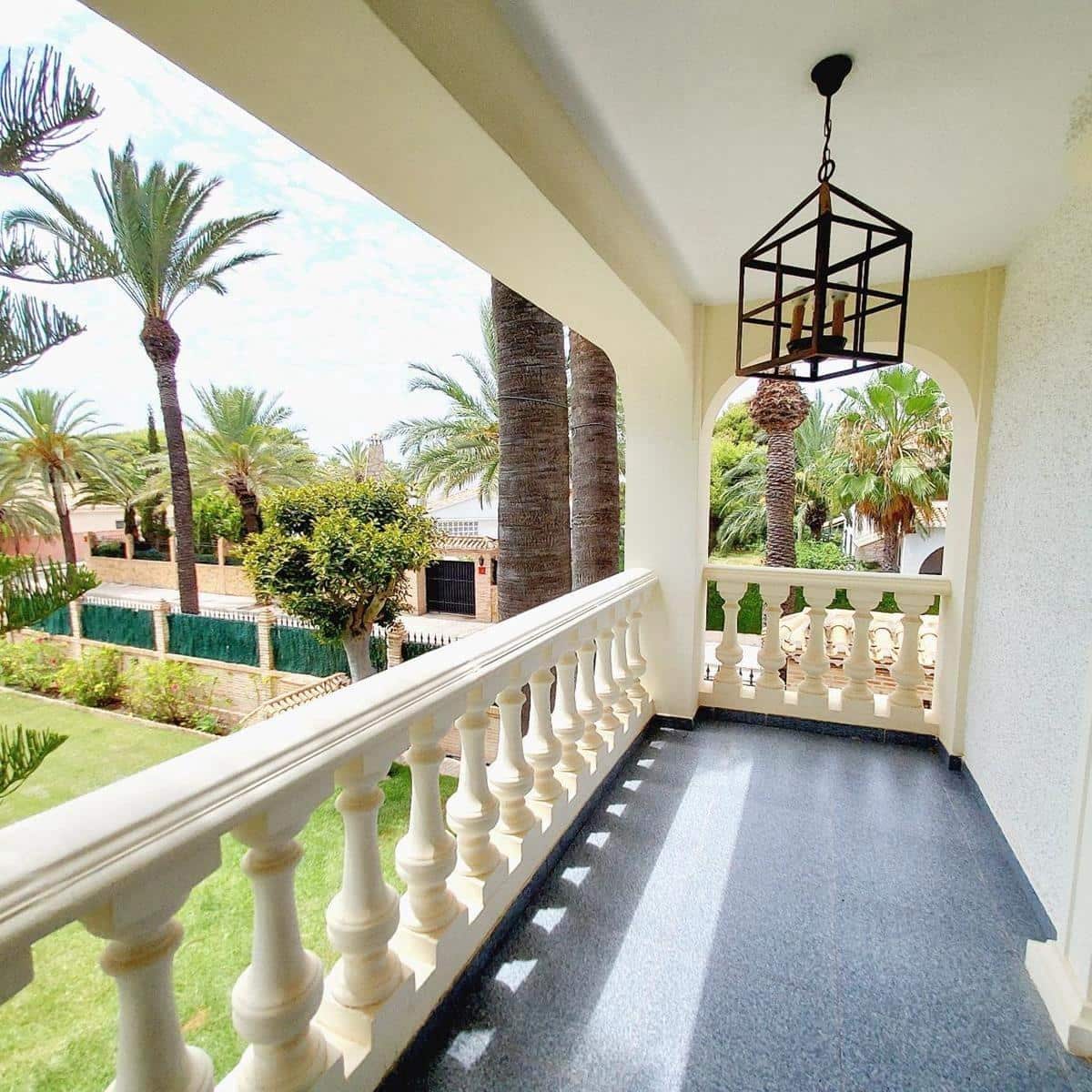 7 bedroom Villa for sale in Cabo Roig with pool garage - € 1,535,000 (Ref: 10030597)