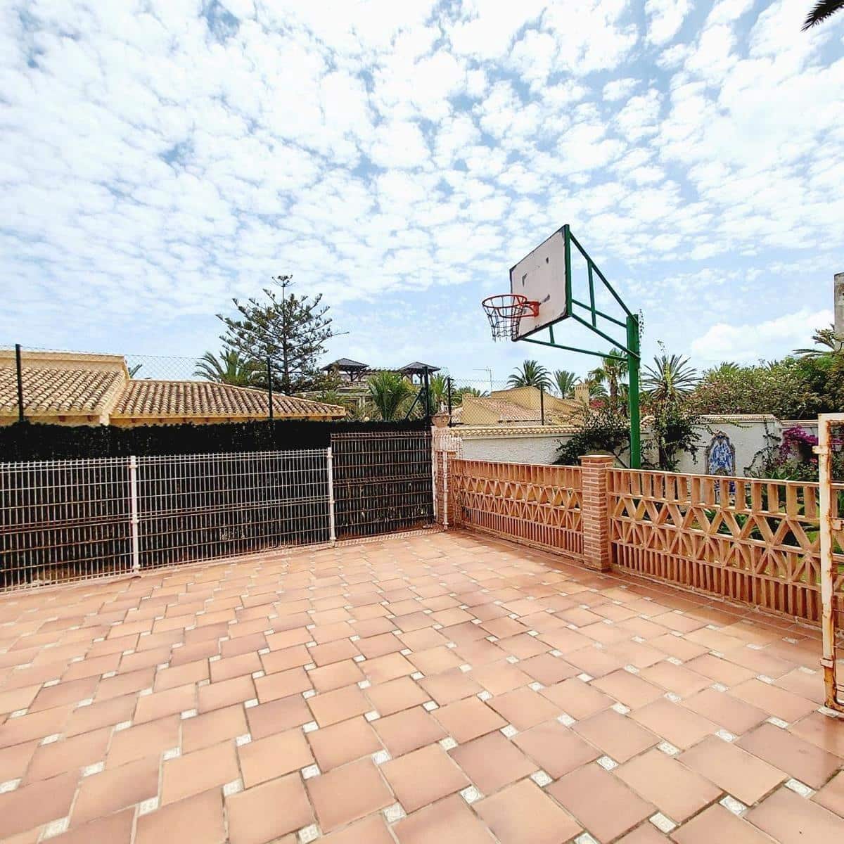 7 bedroom Villa for sale in Cabo Roig with pool garage - € 1,535,000 (Ref: 10030597)