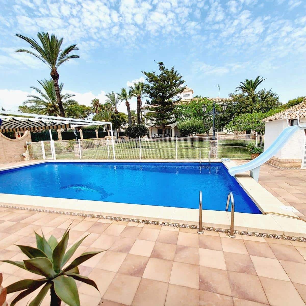 7 bedroom Villa for sale in Cabo Roig with pool garage - € 1,535,000 (Ref: 10030597)