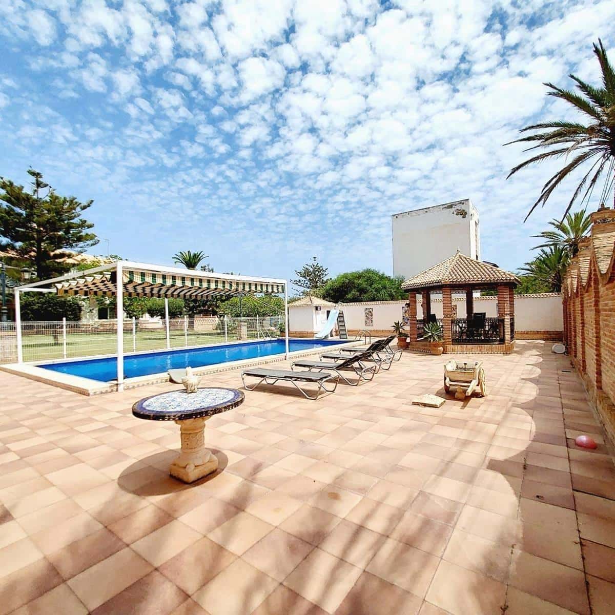 7 bedroom Villa for sale in Cabo Roig with pool garage - € 1,535,000 (Ref: 10030597)