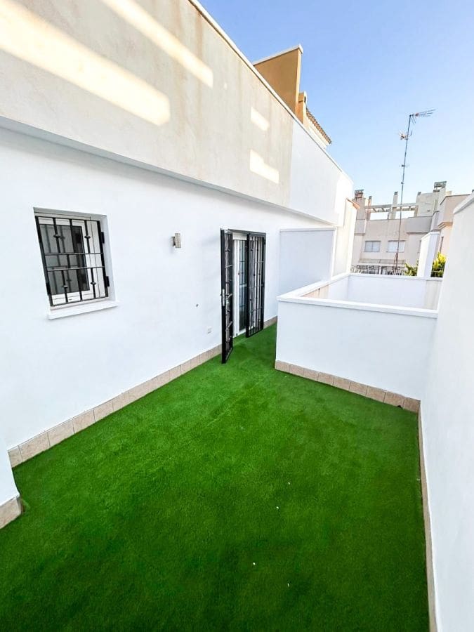 Adosado de 3 habitaciones en Torre de la Horadada en venta con piscina garaje - 383.300 € (Ref: 10032069)