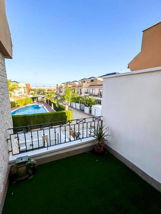 Adosado de 3 habitaciones en Torre de la Horadada en venta con piscina garaje - 383.300 € (Ref: 10032069)