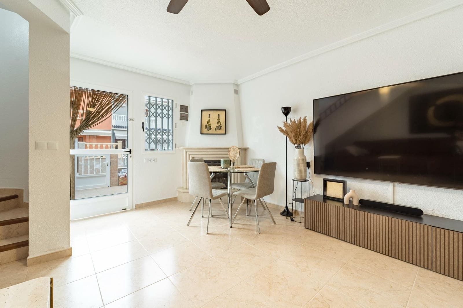 4 makuuhuone Rivitalo myytävänä paikassa Torrevieja - 215 500 € (Ref: 10089729)