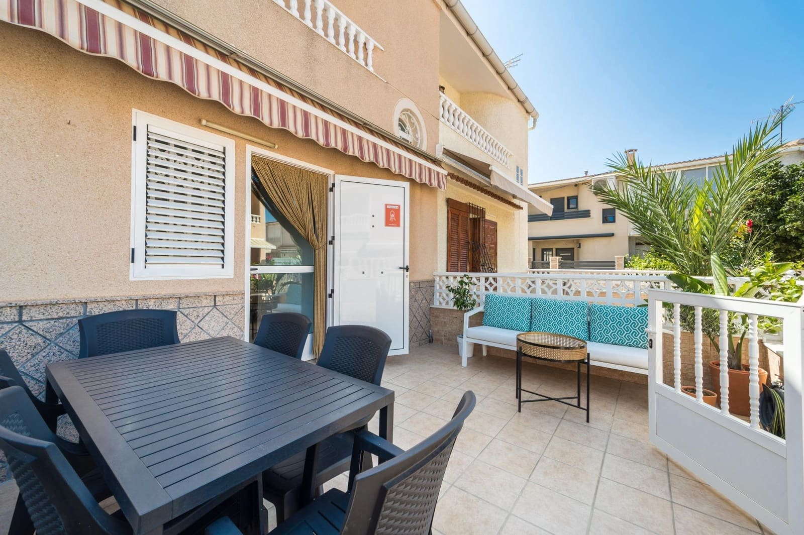 4 makuuhuone Rivitalo myytävänä paikassa Torrevieja - 215 500 € (Ref: 10089729)