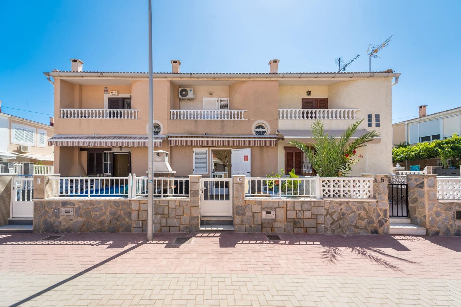4 makuuhuone Rivitalo myytävänä paikassa Torrevieja - 215 500 € (Ref: 10089729)