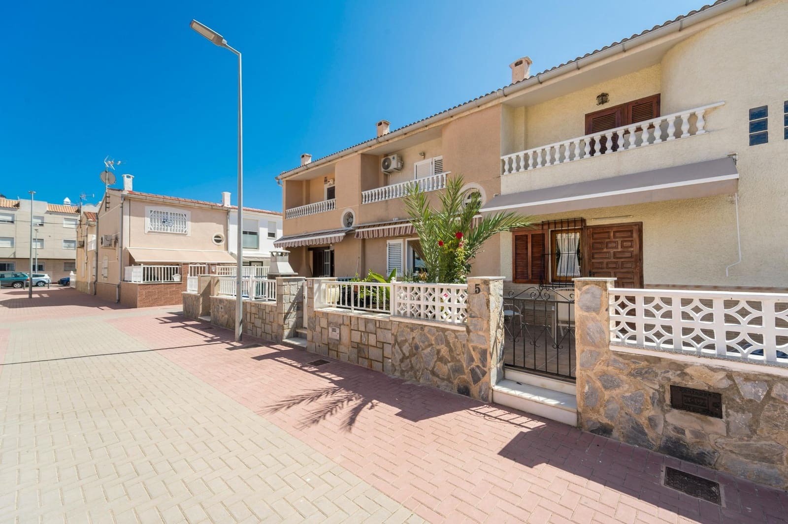 4 makuuhuone Rivitalo myytävänä paikassa Torrevieja - 215 500 € (Ref: 10089729)