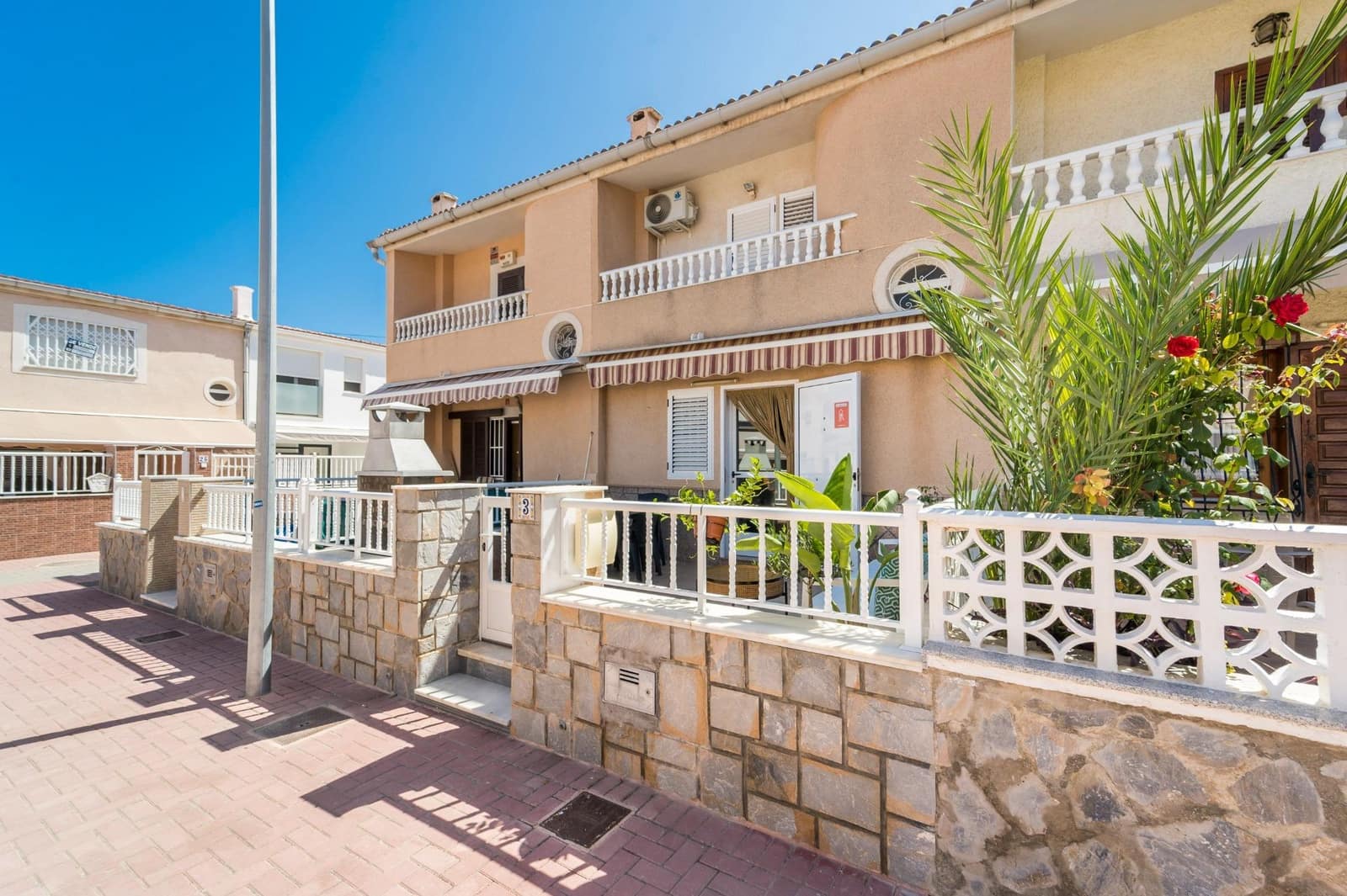 4 makuuhuone Rivitalo myytävänä paikassa Torrevieja - 215 500 € (Ref: 10089729)