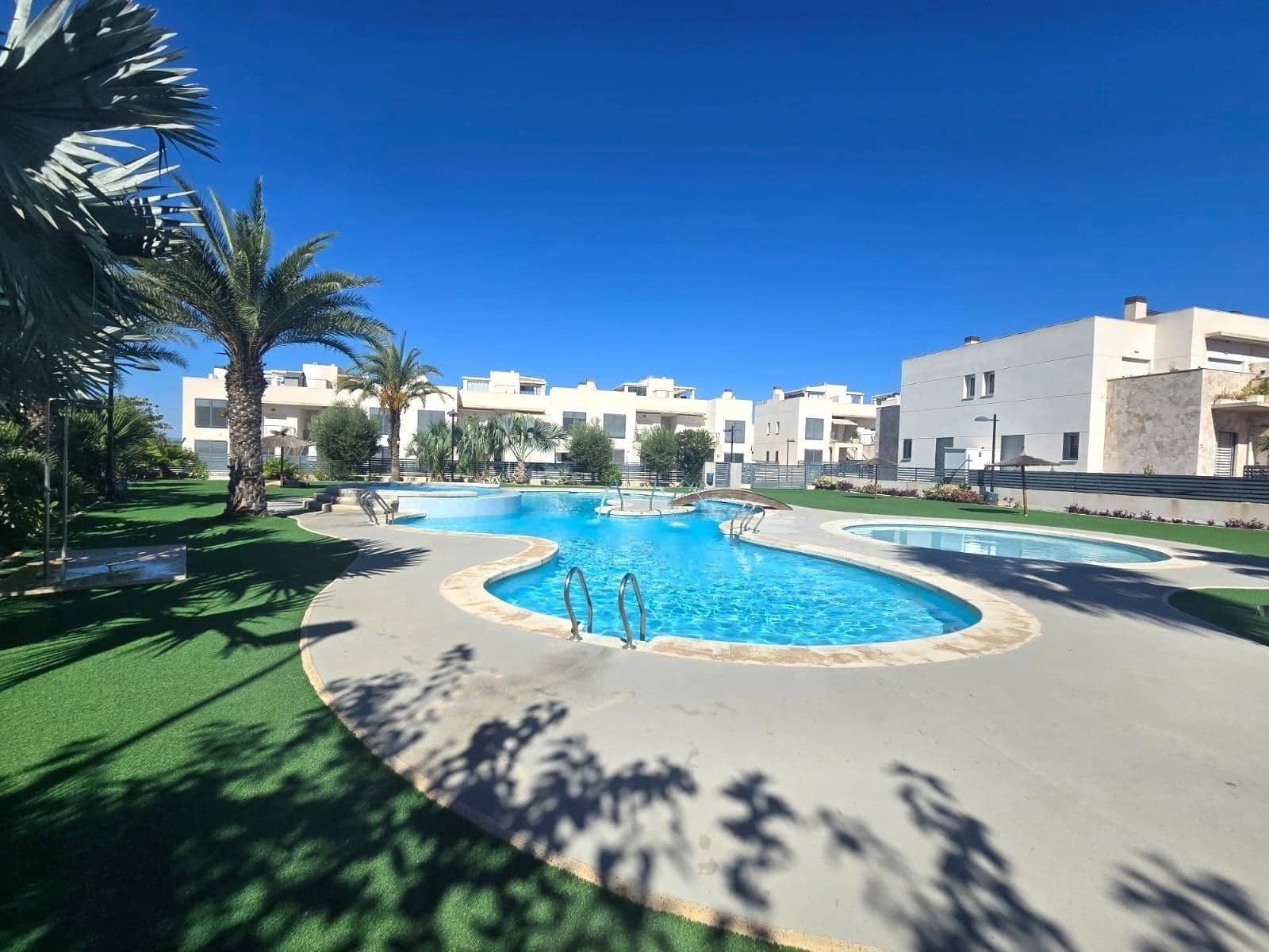 3 quarto Moradia em Banda para venda em Torrevieja com piscina garagem - 295 000 € (Ref: 10091257)