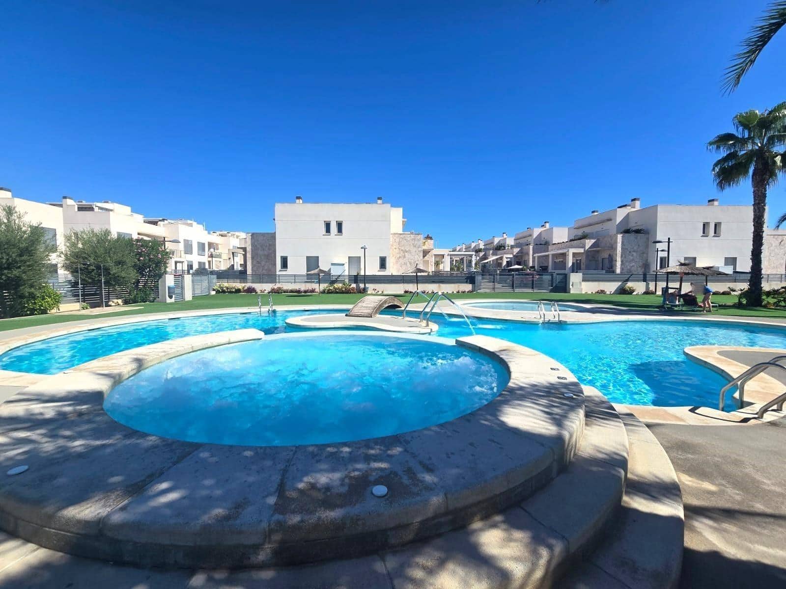 3 quarto Moradia em Banda para venda em Torrevieja com piscina garagem - 295 000 € (Ref: 10091257)