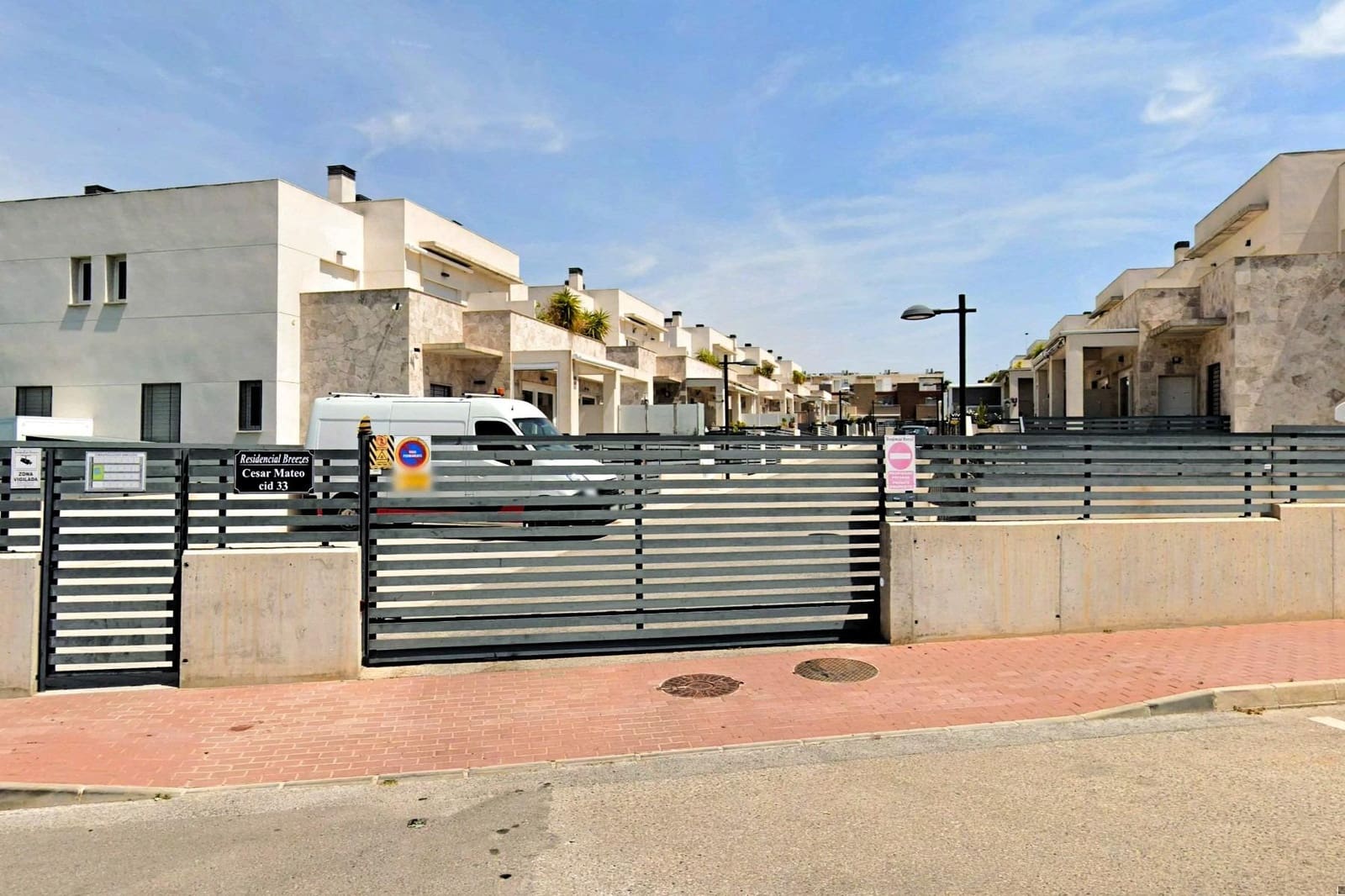 3 quarto Moradia em Banda para venda em Torrevieja com piscina garagem - 295 000 € (Ref: 10091257)