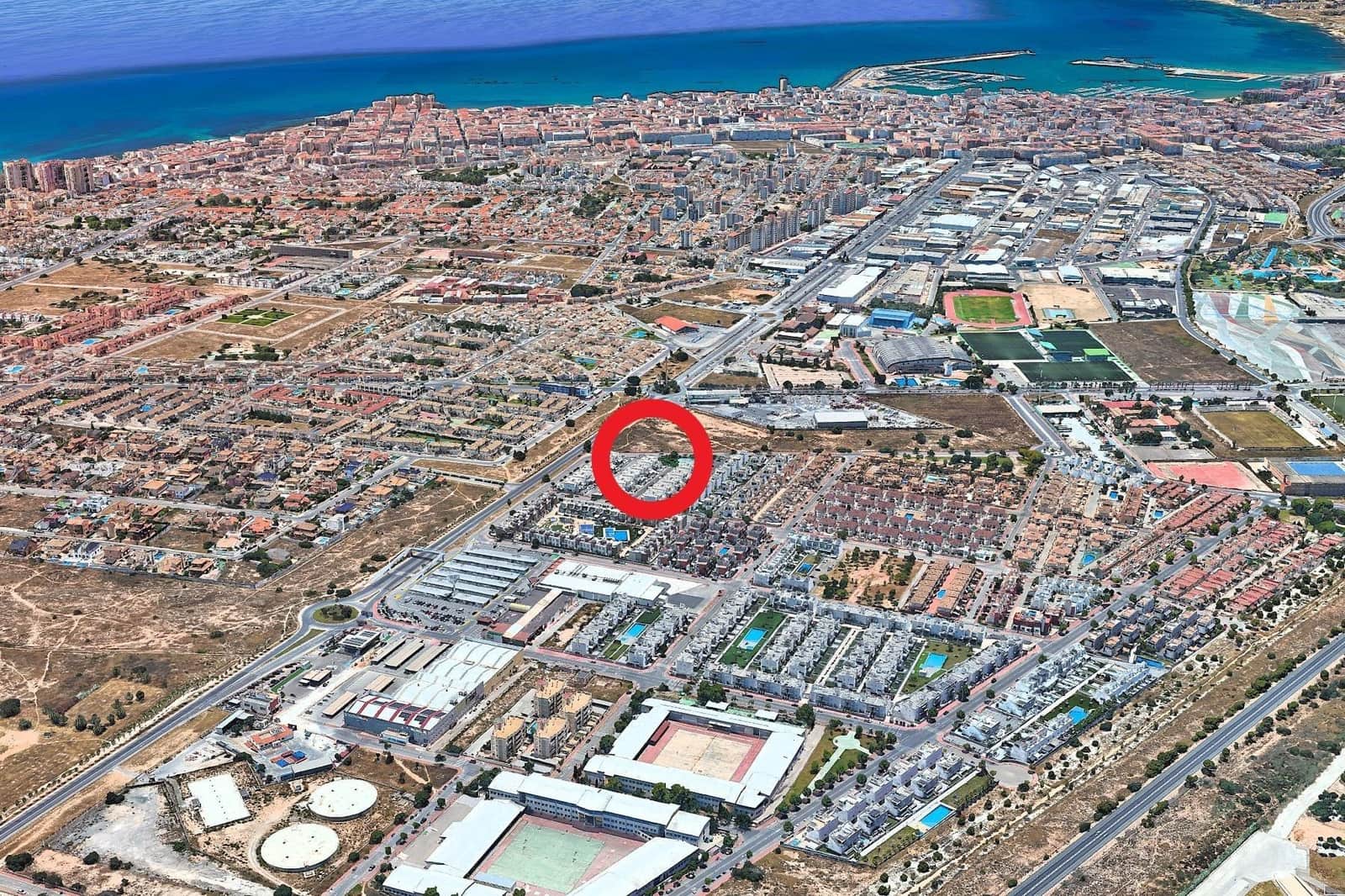 3 quarto Moradia em Banda para venda em Torrevieja com piscina garagem - 295 000 € (Ref: 10091257)