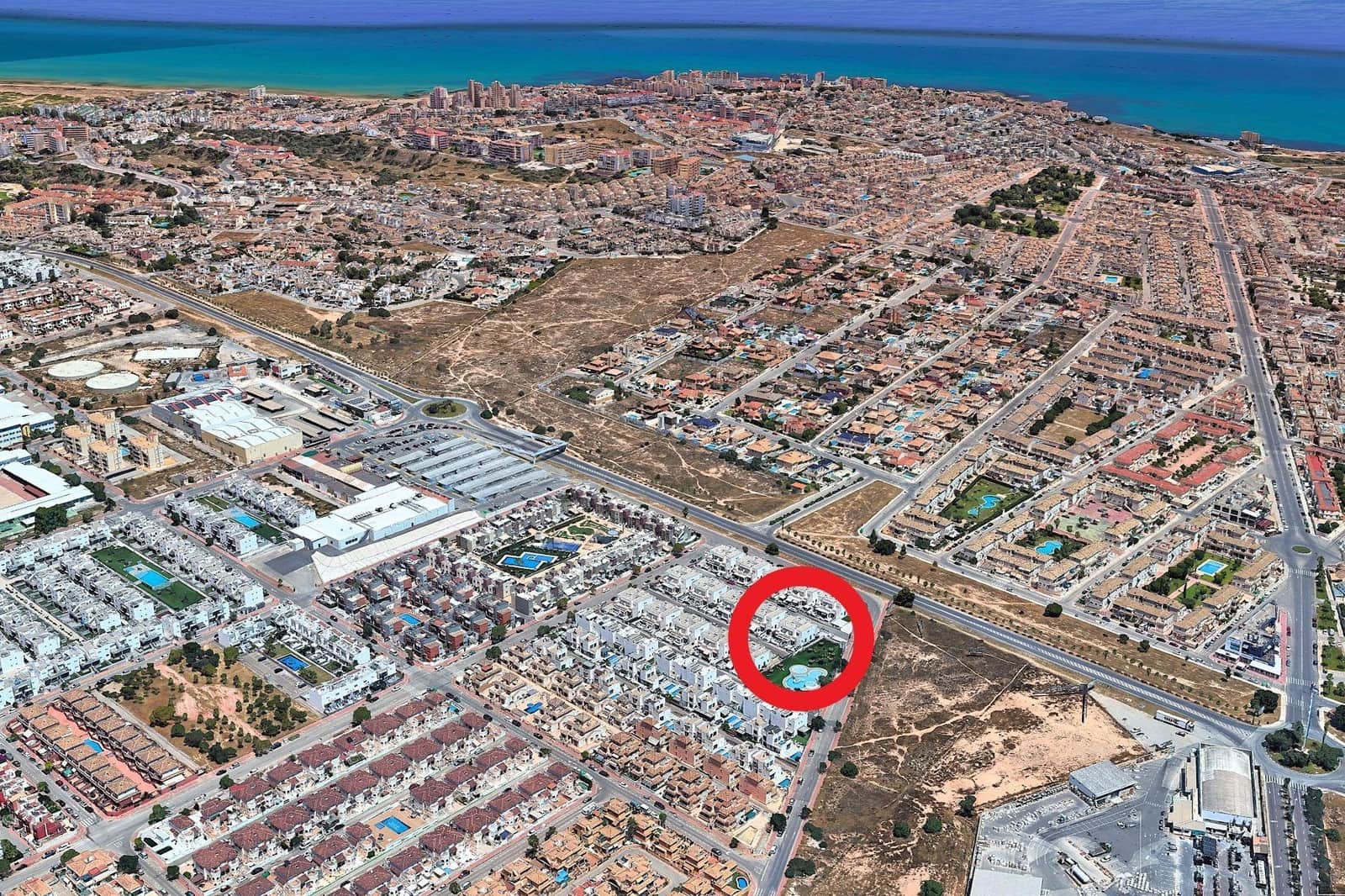 3 quarto Moradia em Banda para venda em Torrevieja com piscina garagem - 295 000 € (Ref: 10091257)