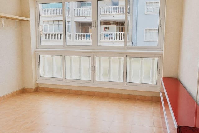 2 makuuhuone Huoneisto myytävänä paikassa Avenida Habaneras - Curva de Palangre, Torrevieja mukana 
autotalli - 145 000 € (Ref: 10098431)