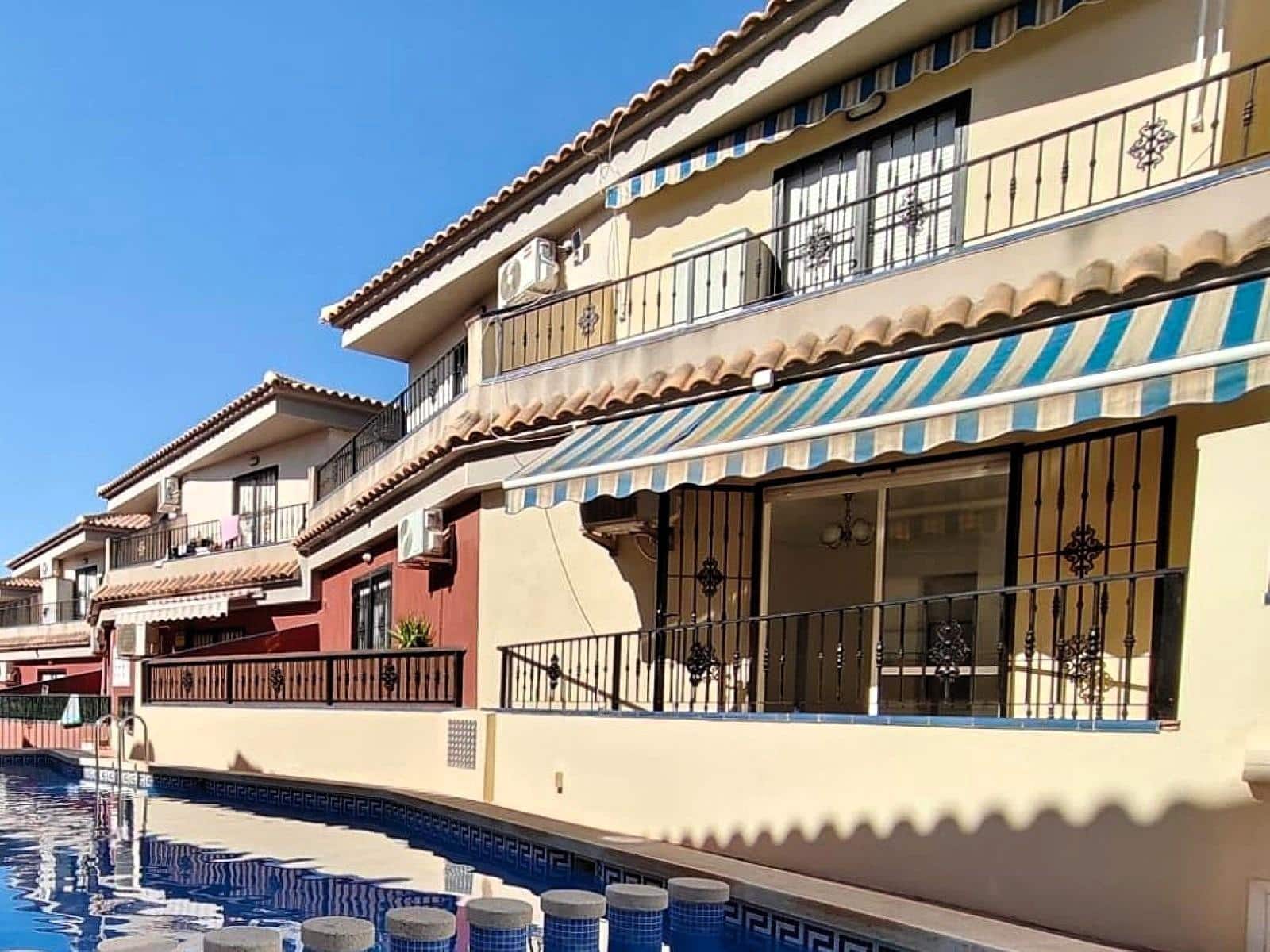 3 bedroom Terraced Villa for sale in Torrevieja with pool - € 189,000 (Ref: 10111025)