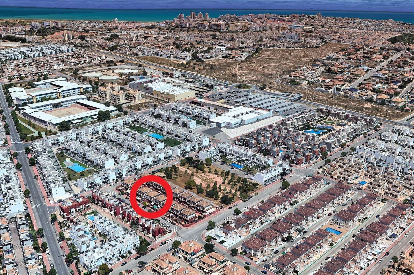 3 bedroom Terraced Villa for sale in Torrevieja with pool - € 189,000 (Ref: 10111025)