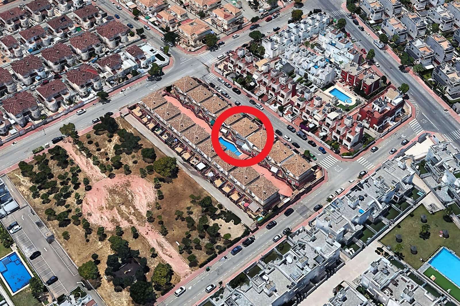3 bedroom Terraced Villa for sale in Torrevieja with pool - € 189,000 (Ref: 10111025)