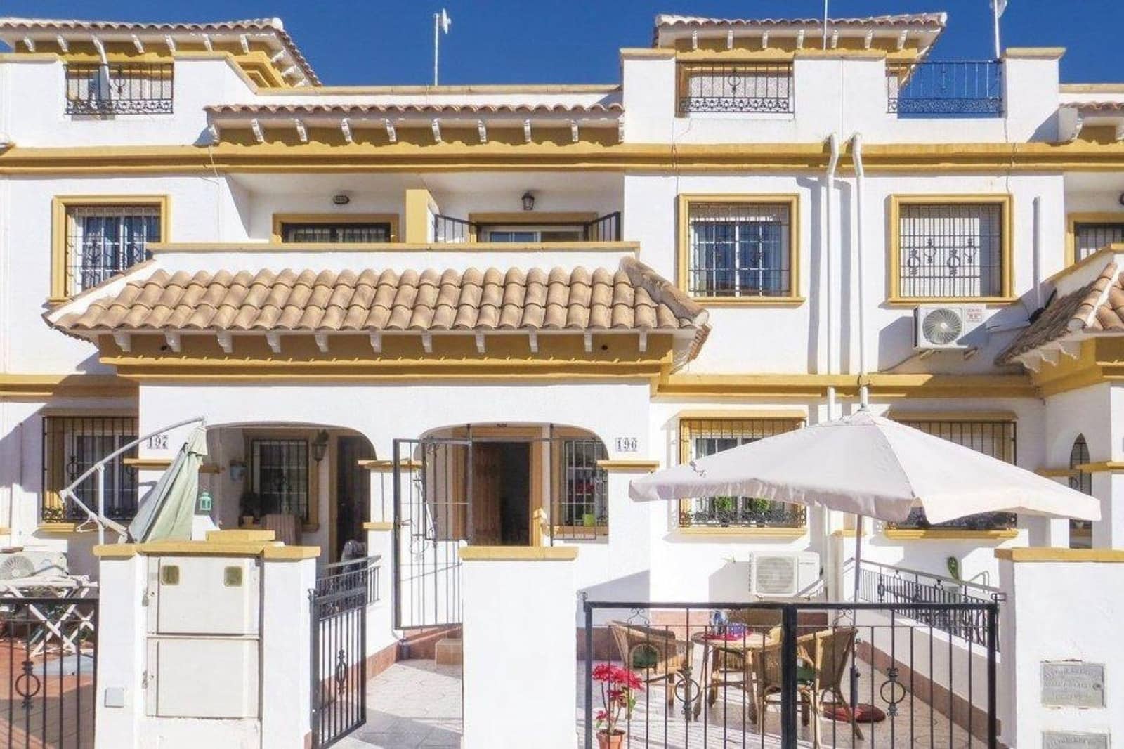3 sypialnia Dom szeregowy na sprzedaż w El Limonar z basenem - 192 000 € (Ref: 10120221)