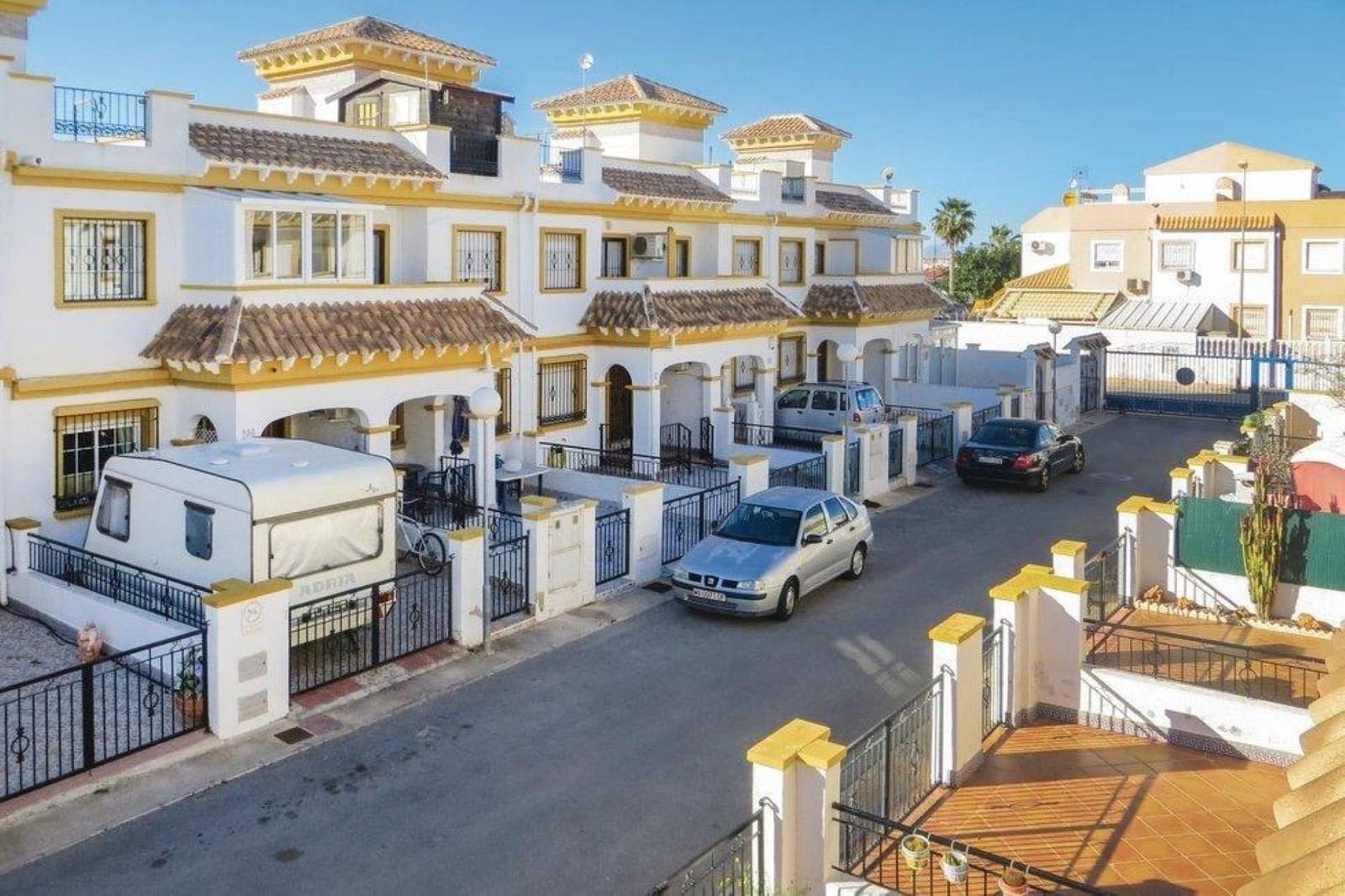 3 sypialnia Dom szeregowy na sprzedaż w El Limonar z basenem - 192 000 € (Ref: 10120221)