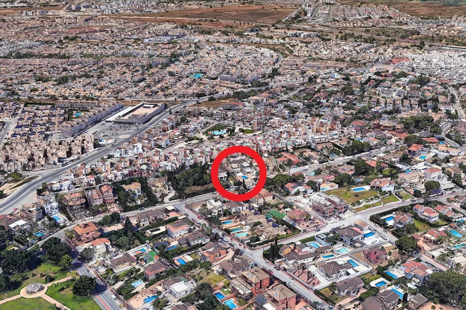 4 sypialnia Dom blizniak na sprzedaż w Orihuela Costa z basenem garażem - 369 000 € (Ref: 10132031)