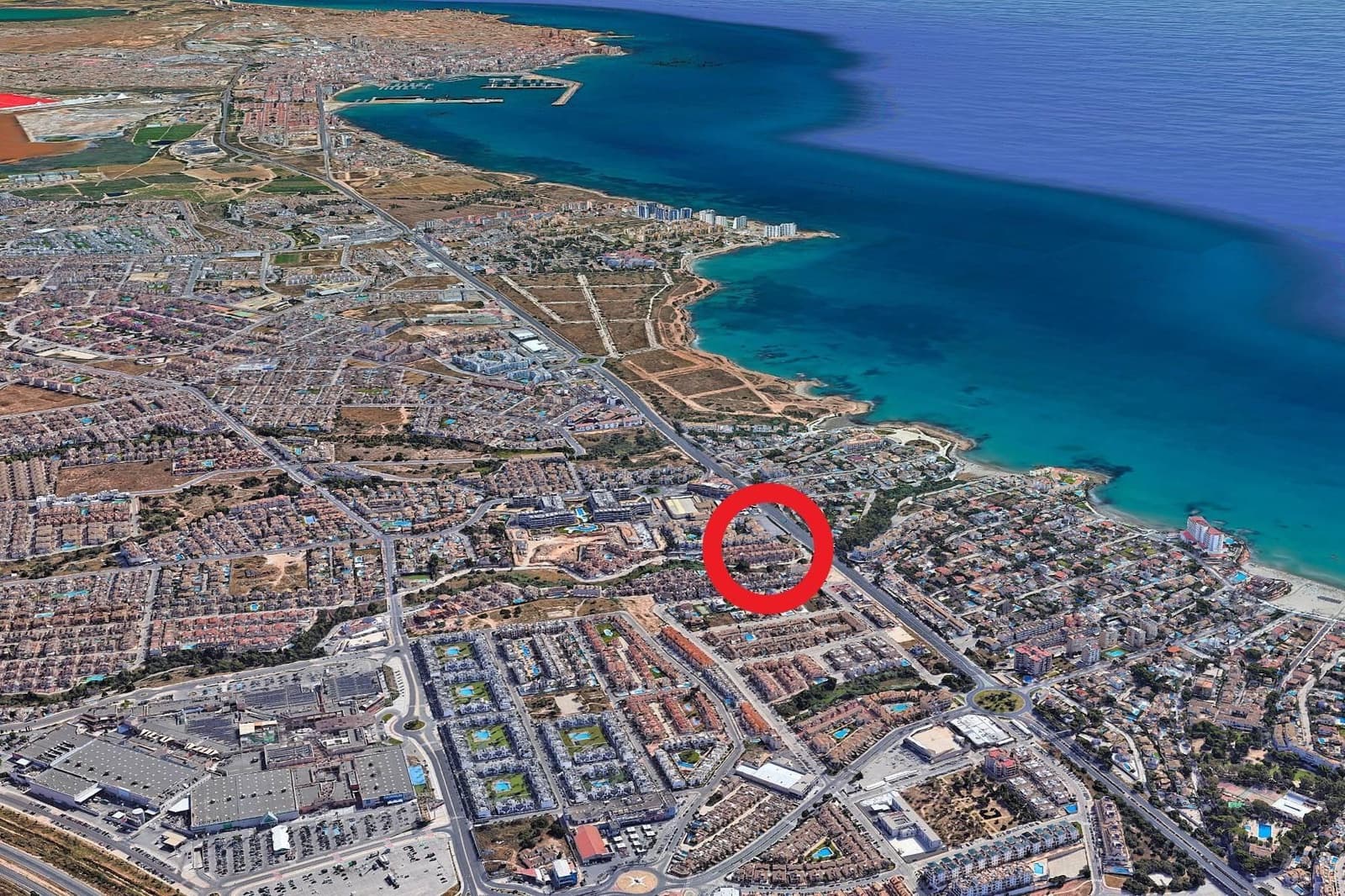 Adosado de 3 habitaciones en La Zenia en venta con piscina - 275.900 € (Ref: 10133409)