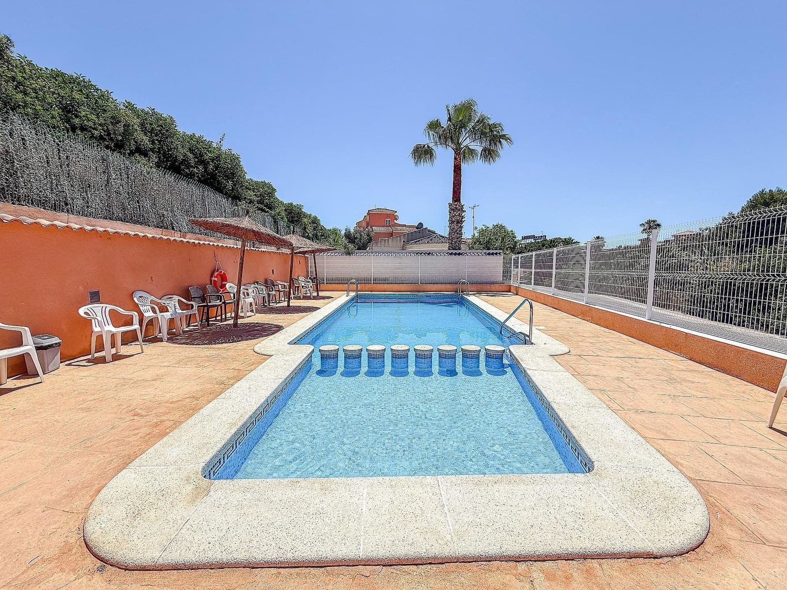 Adosado de 3 habitaciones en La Zenia en venta con piscina - 275.900 € (Ref: 10133409)