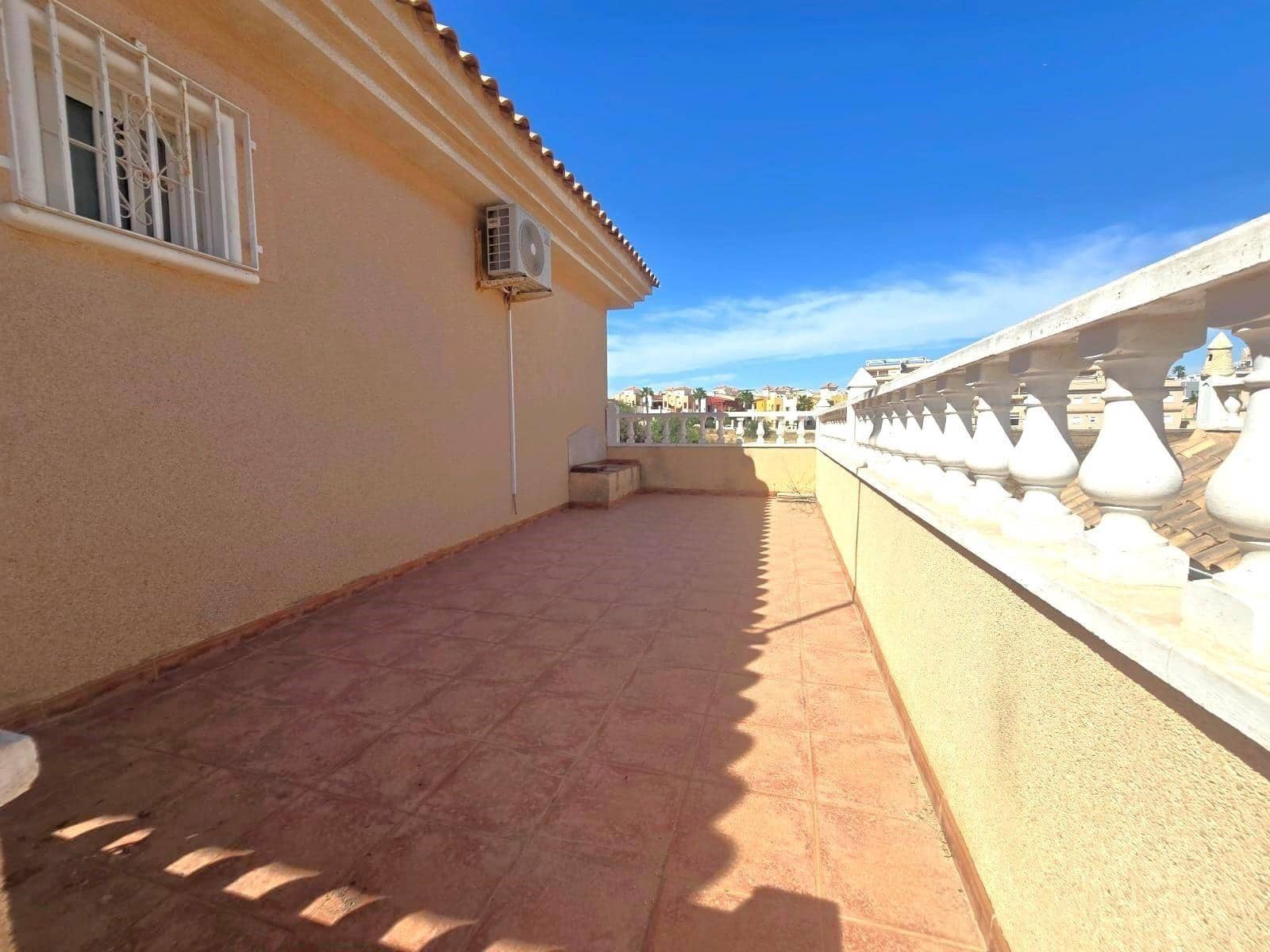 3 camera da letto Villa in vendita in Torrevieja con piscina garage - 370.000 € (Rif: 10155299)