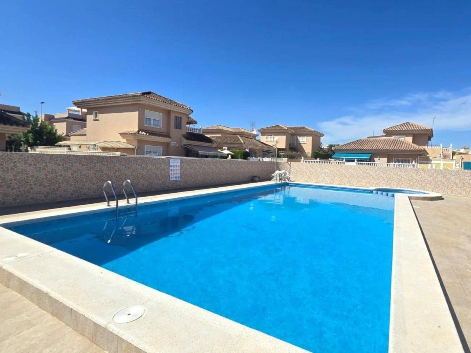 3 camera da letto Villa in vendita in Torrevieja con piscina garage - 370.000 € (Rif: 10155299)