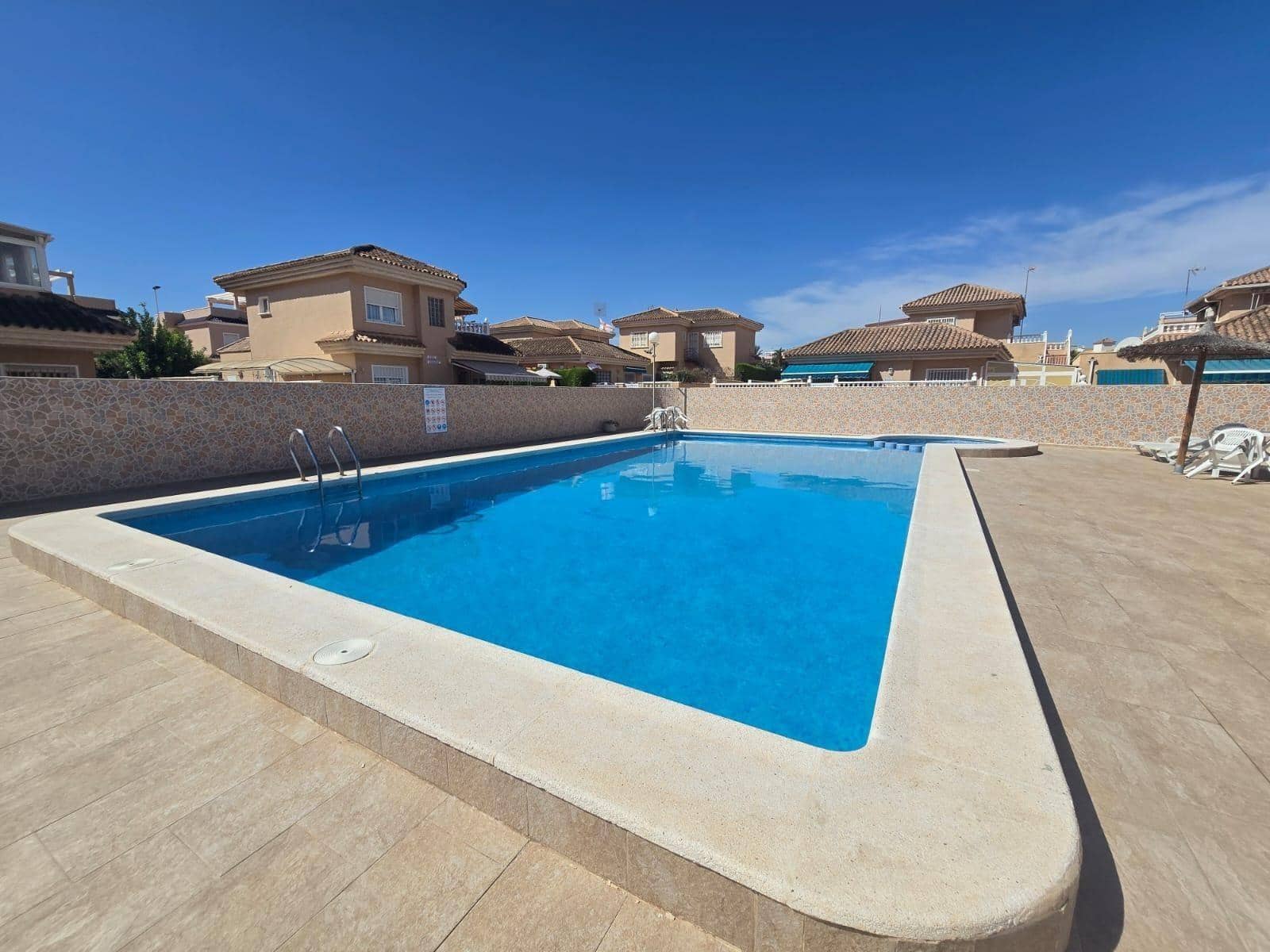 3 camera da letto Villa in vendita in Torrevieja con piscina garage - 370.000 € (Rif: 10155299)