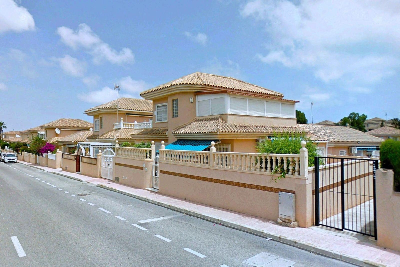 3 camera da letto Villa in vendita in Torrevieja con piscina garage - 370.000 € (Rif: 10155299)