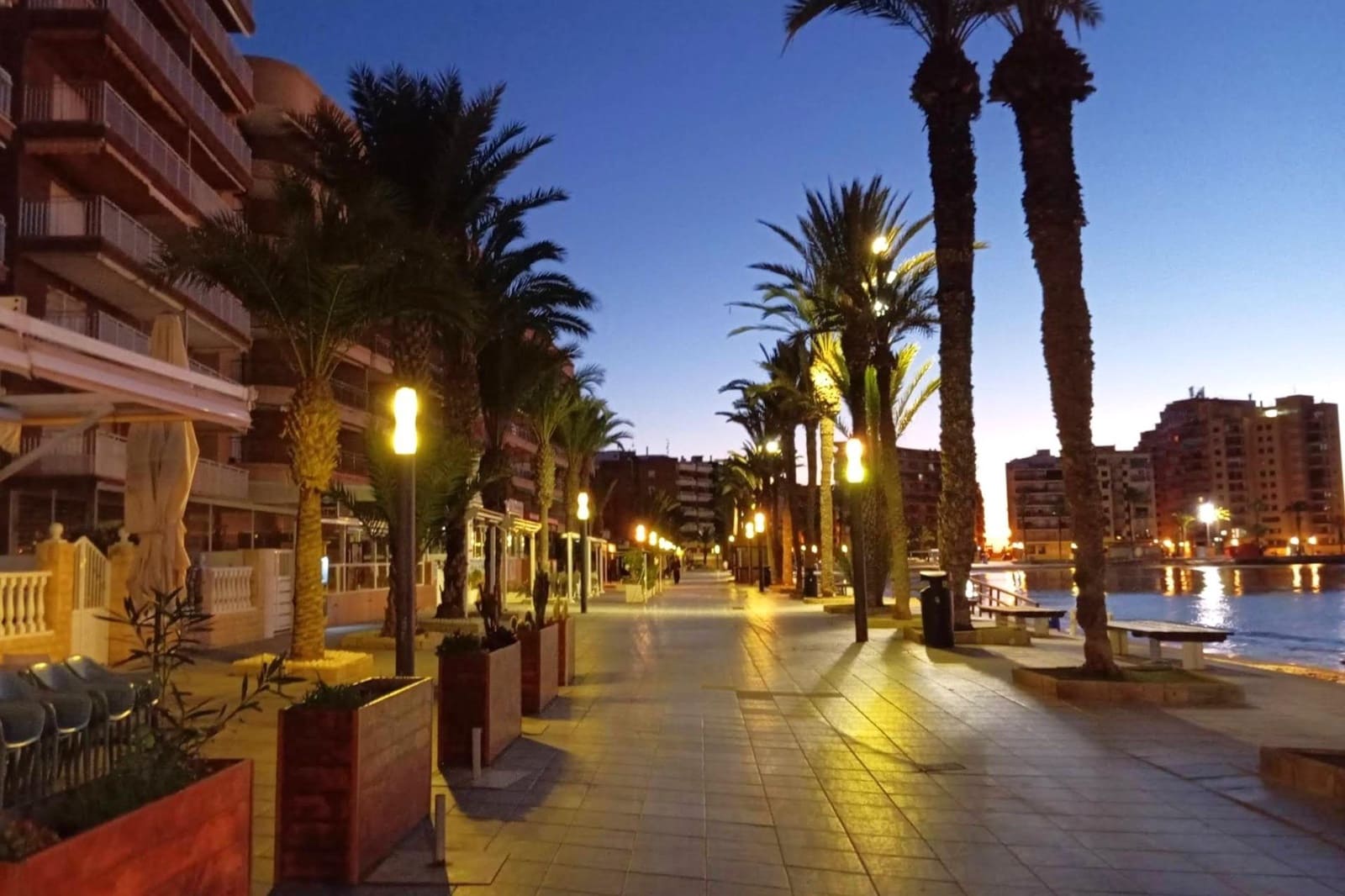 3 soveværelse Lejlighed til salg i Torrevieja med swimmingpool garage - € 399.999 (Ref: 10157925)