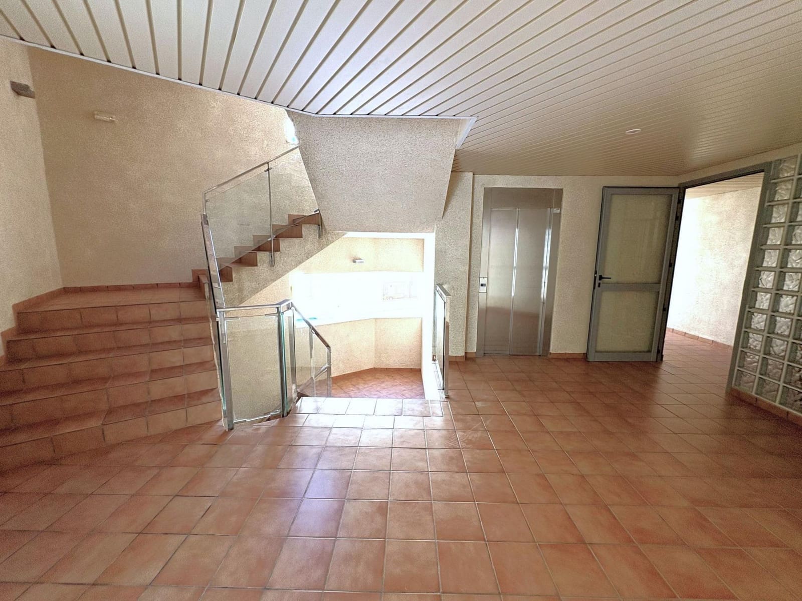3 soveværelse Lejlighed til salg i Torrevieja med swimmingpool garage - € 399.999 (Ref: 10157925)