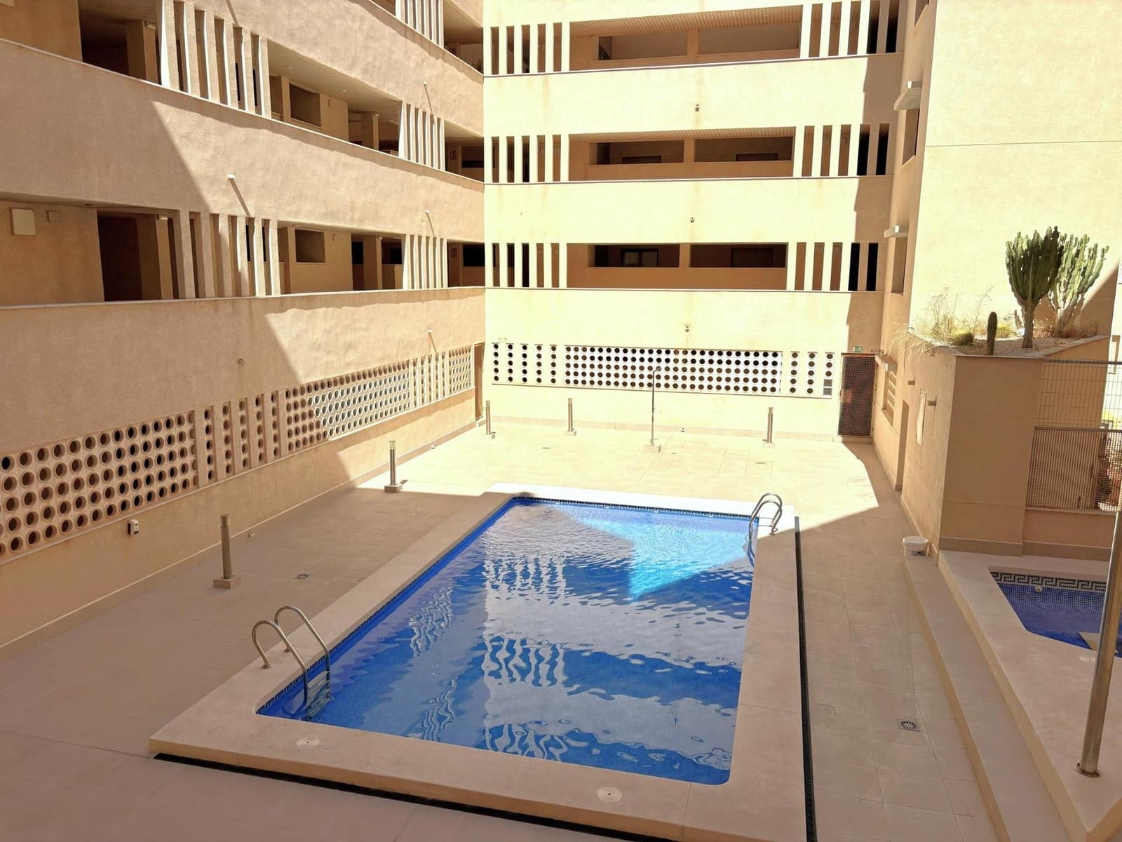 3 soveværelse Lejlighed til salg i Torrevieja med swimmingpool garage - € 399.999 (Ref: 10157925)