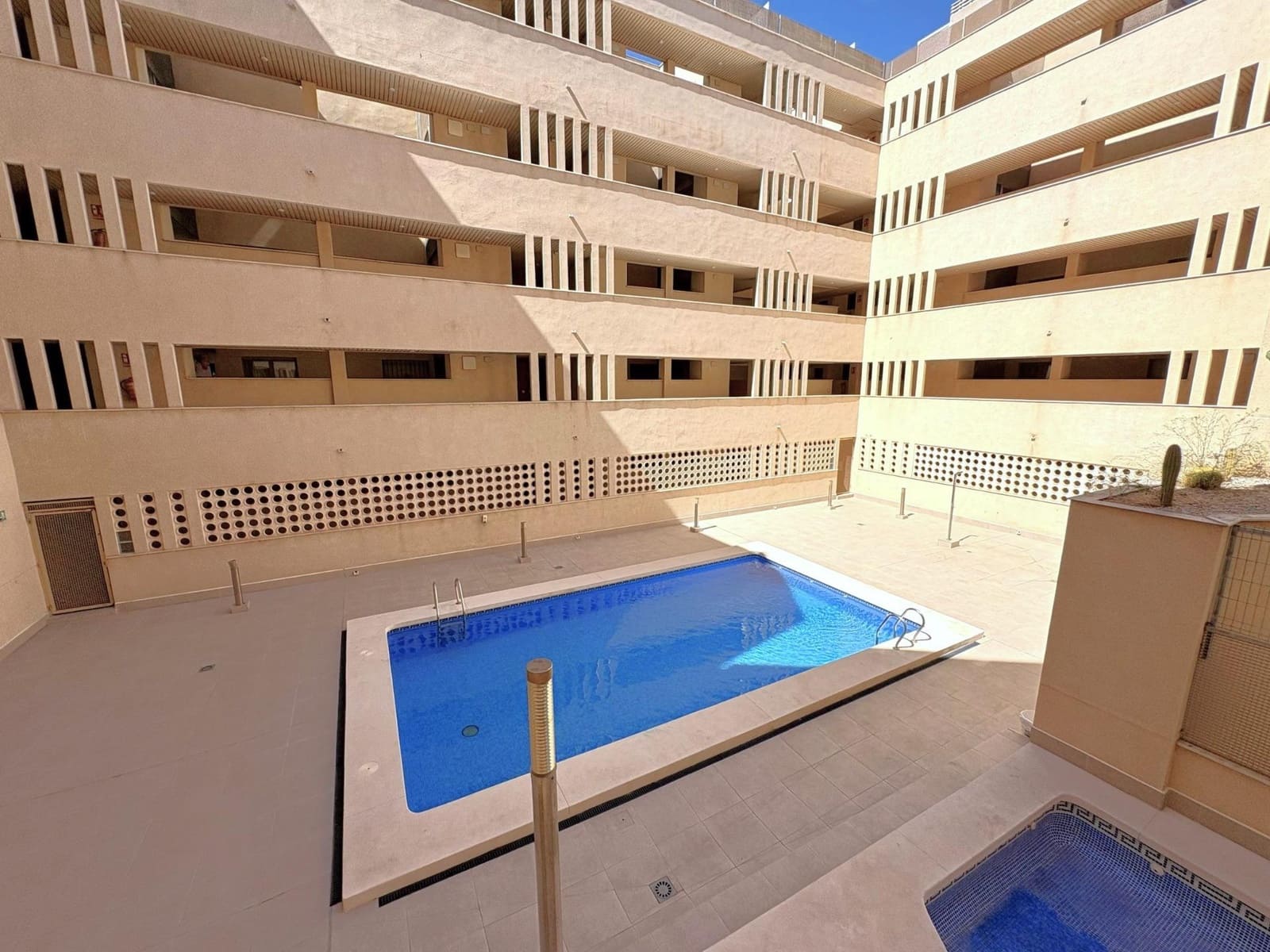 3 soveværelse Lejlighed til salg i Torrevieja med swimmingpool garage - € 399.999 (Ref: 10157925)