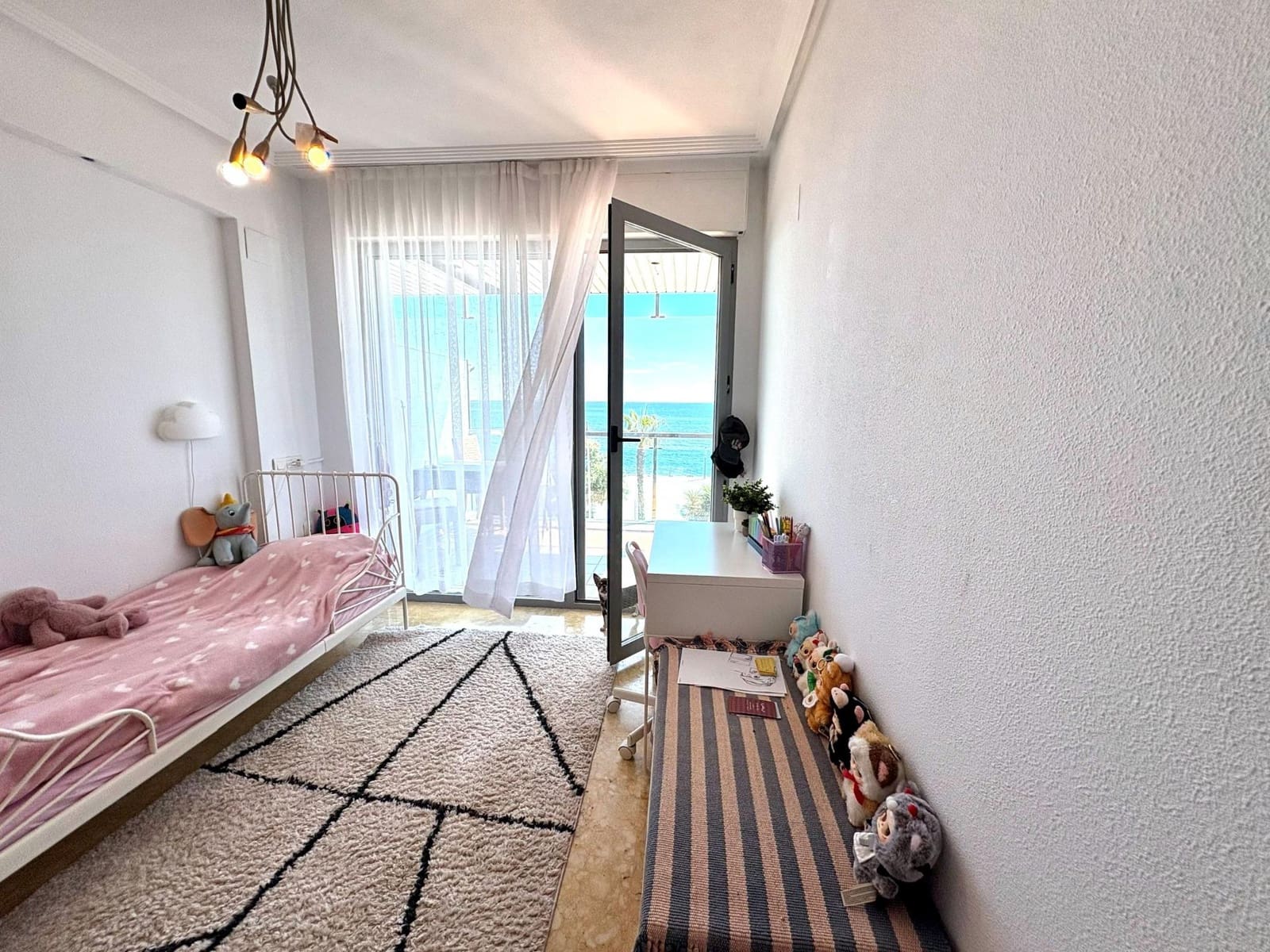 3 soveværelse Lejlighed til salg i Torrevieja med swimmingpool garage - € 399.999 (Ref: 10157925)
