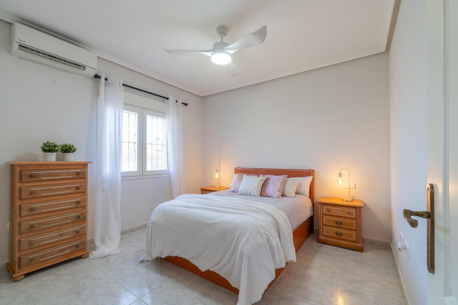3 chambre Villa/Maison à vendre à Playa Flamenca avec piscine garage - 520 000 € (Ref: 10162279)