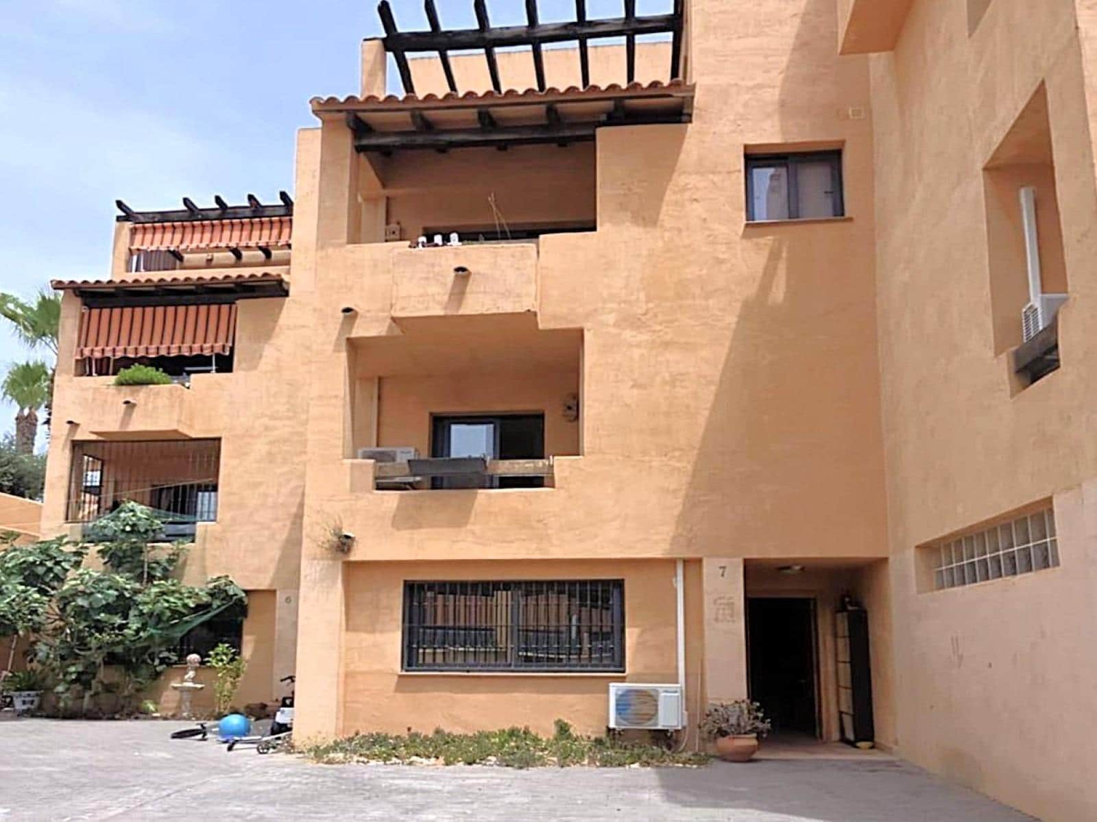 4 soveværelse Rækkehus til salg i Villamartin med swimmingpool - € 289.000 (Ref: 10175233)