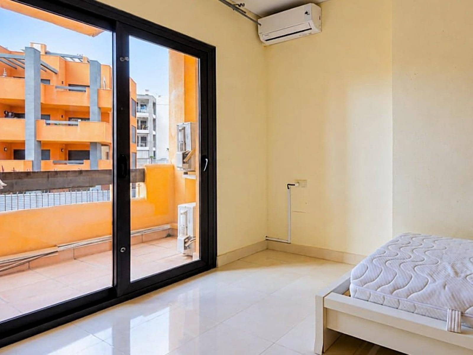 4 soveværelse Rækkehus til salg i Villamartin med swimmingpool - € 289.000 (Ref: 10175233)