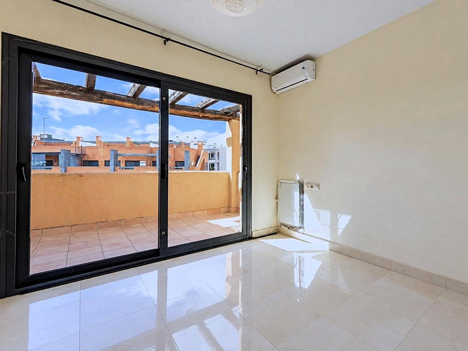 4 soveværelse Rækkehus til salg i Villamartin med swimmingpool - € 289.000 (Ref: 10175233)