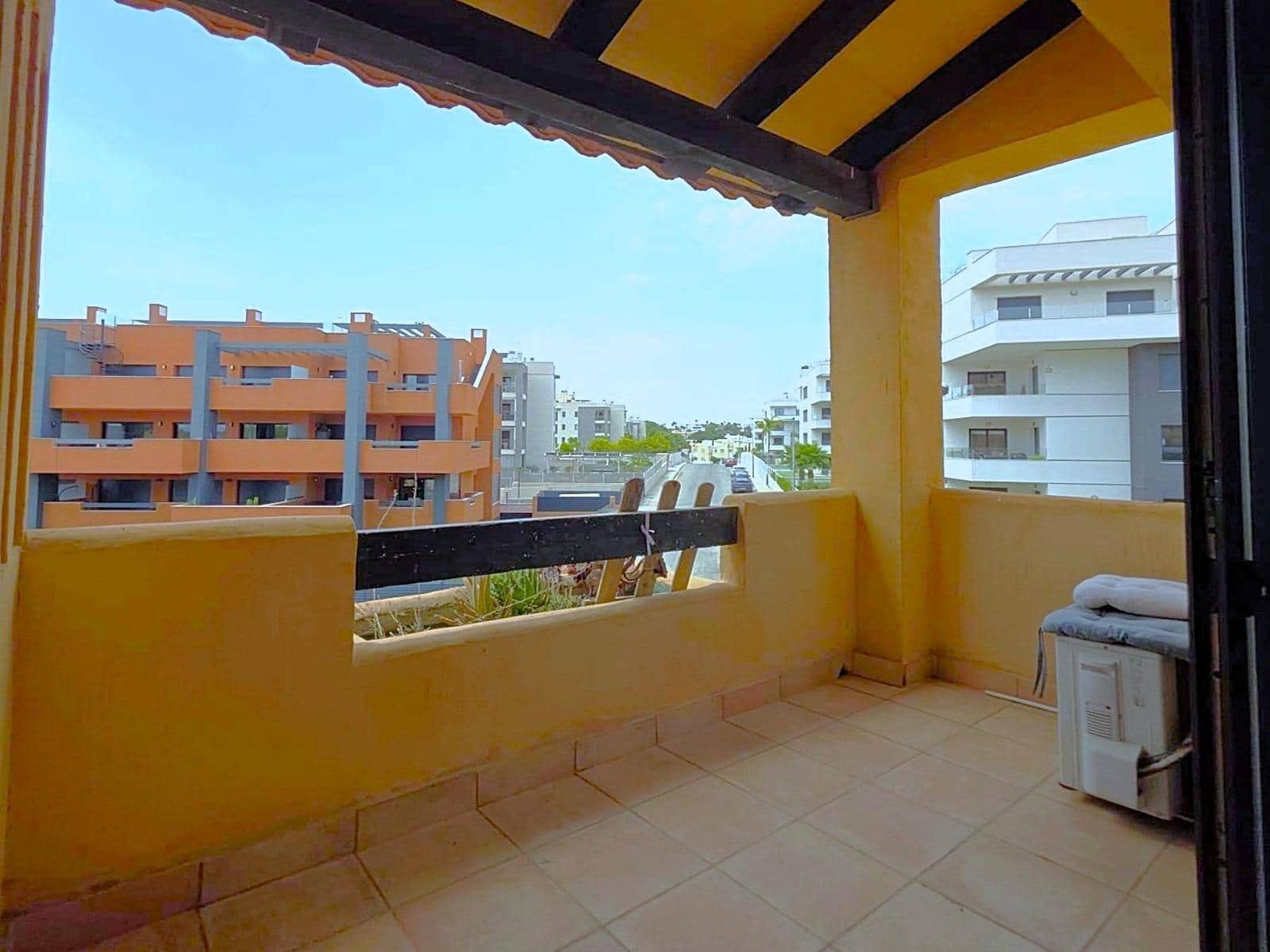 4 soveværelse Rækkehus til salg i Villamartin med swimmingpool - € 289.000 (Ref: 10175233)