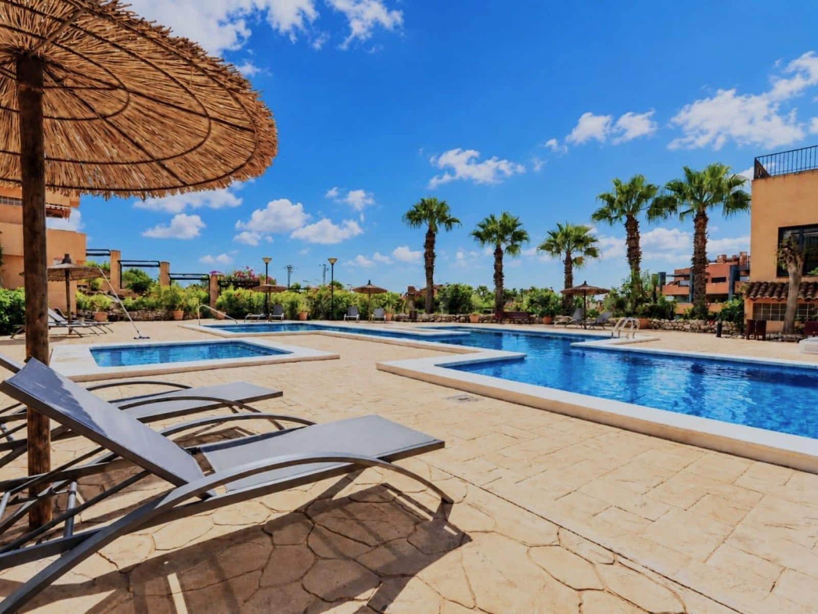 4 soveværelse Rækkehus til salg i Villamartin med swimmingpool - € 289.000 (Ref: 10175233)