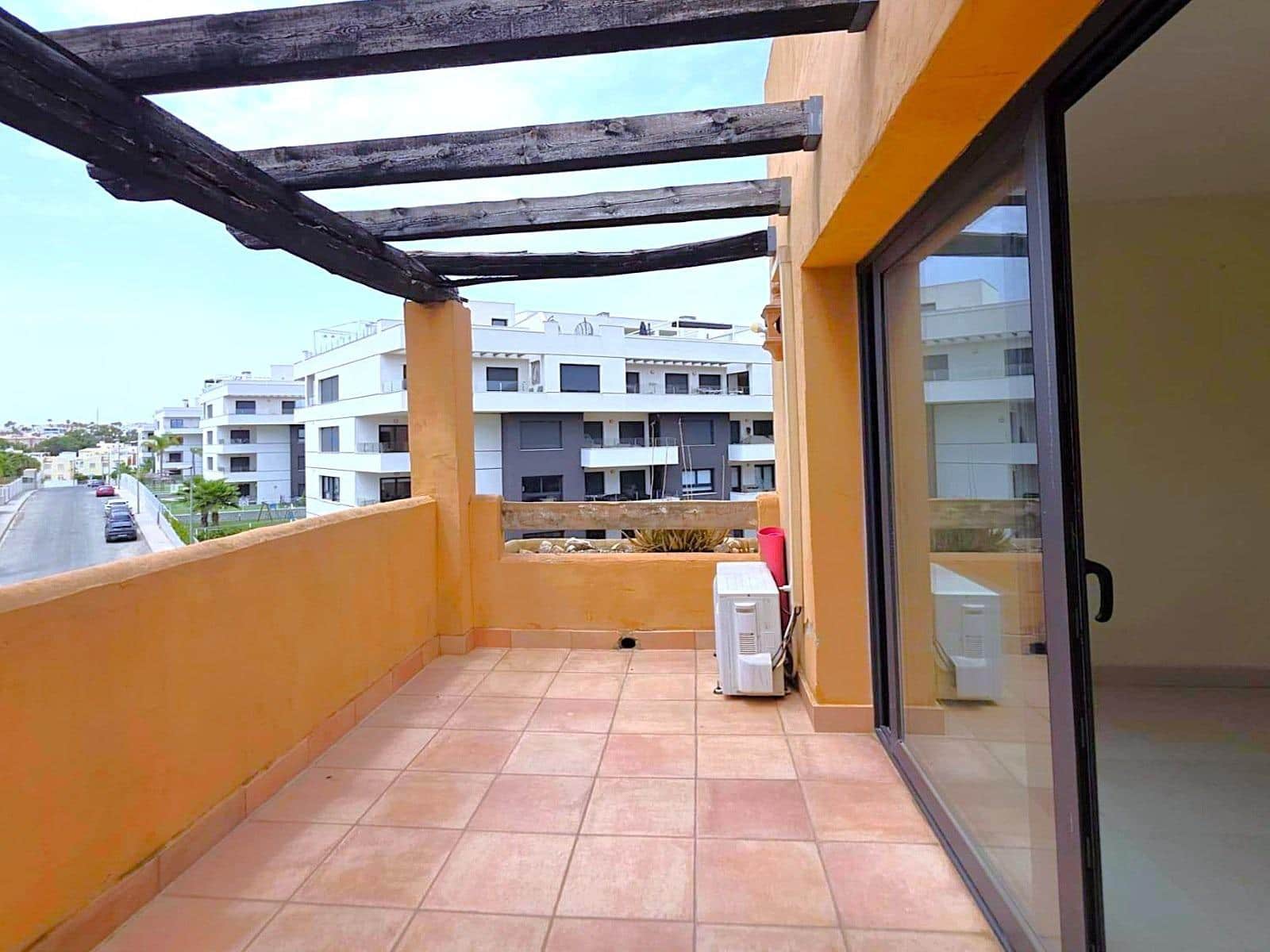 4 soveværelse Rækkehus til salg i Villamartin med swimmingpool - € 289.000 (Ref: 10175233)
