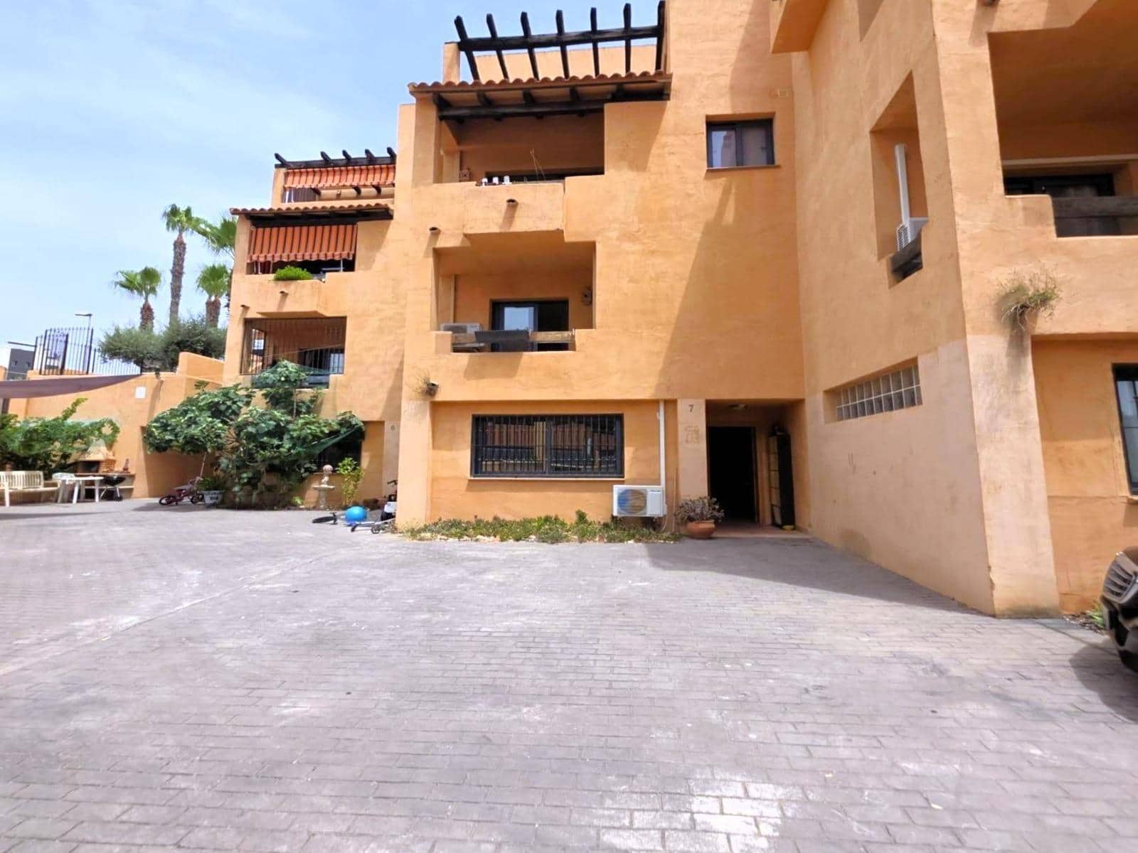 4 soveværelse Rækkehus til salg i Villamartin med swimmingpool - € 289.000 (Ref: 10175233)