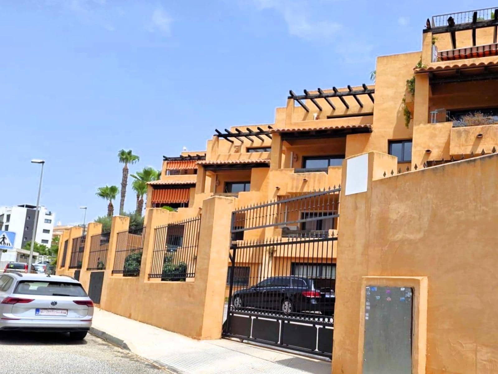 4 soveværelse Rækkehus til salg i Villamartin med swimmingpool - € 289.000 (Ref: 10175233)