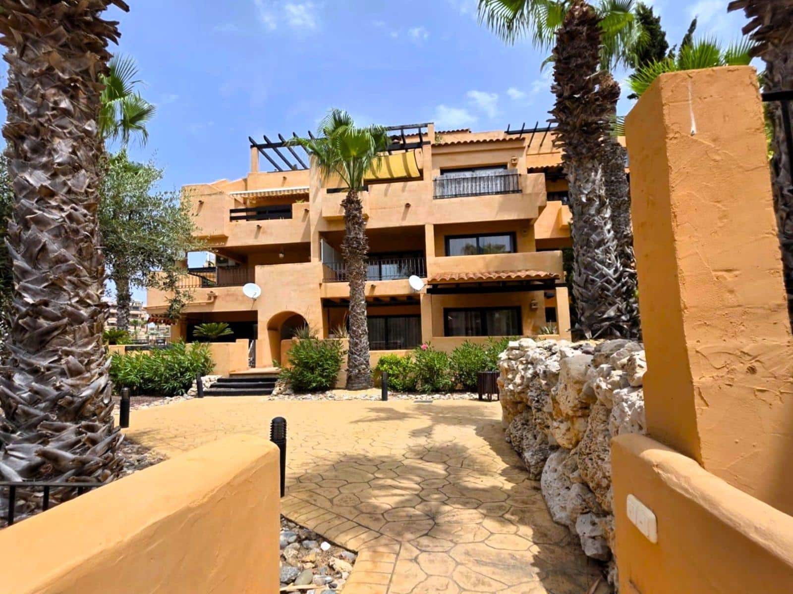 4 soveværelse Rækkehus til salg i Villamartin med swimmingpool - € 289.000 (Ref: 10175233)